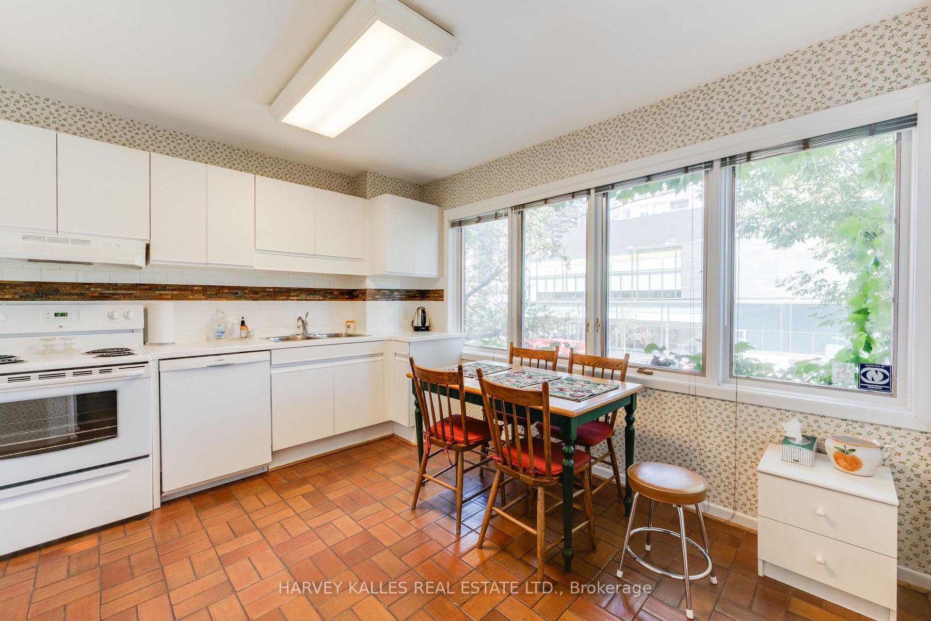 Photo 16 of 45 Melgund Road, Toronto, Casa Loma — HOMEH
