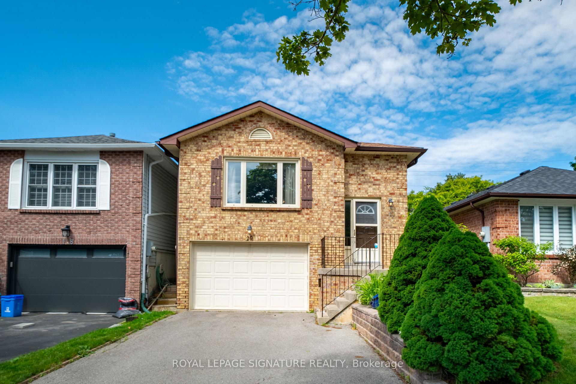Photo 2 of 20 McFeeters Crescent, Clarington, Bowmanville — HOMEH
