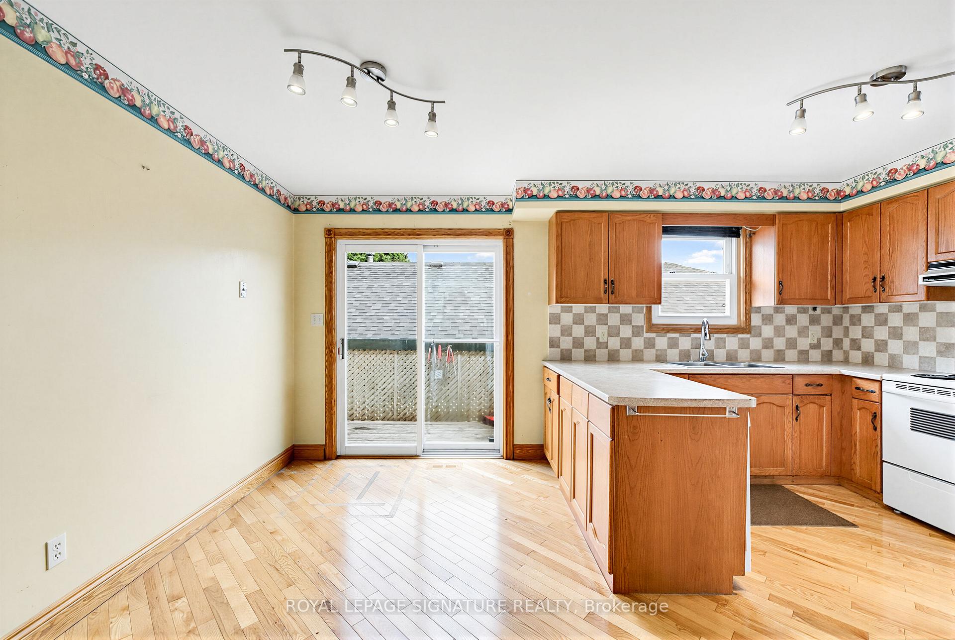 Photo 12 of 20 McFeeters Crescent, Clarington, Bowmanville — HOMEH