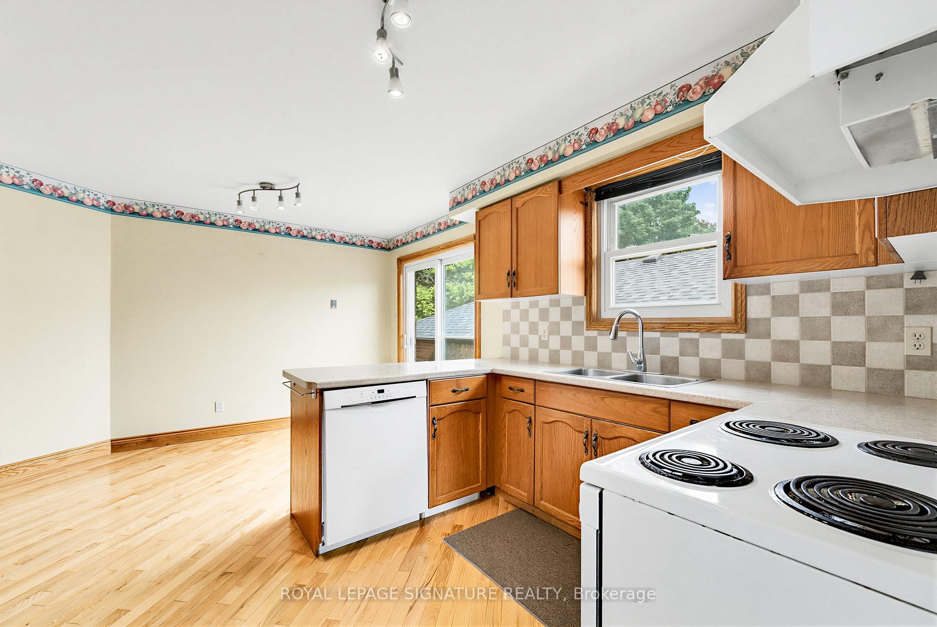 Photo 13 of 20 McFeeters Crescent, Clarington, Bowmanville — HOMEH