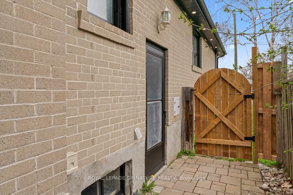 Photo 3 of Unit Bsmt, 12 Davidson Road, Aurora, Aurora Heights — HOMEH