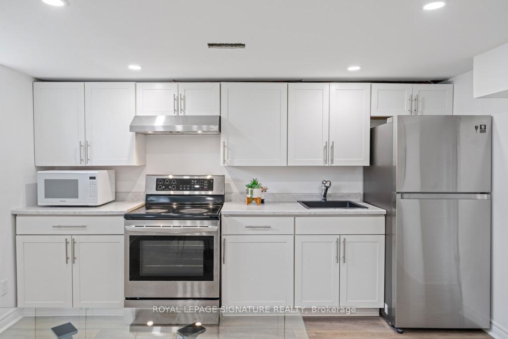Photo 12 of Unit Bsmt, 12 Davidson Road, Aurora, Aurora Heights — HOMEH