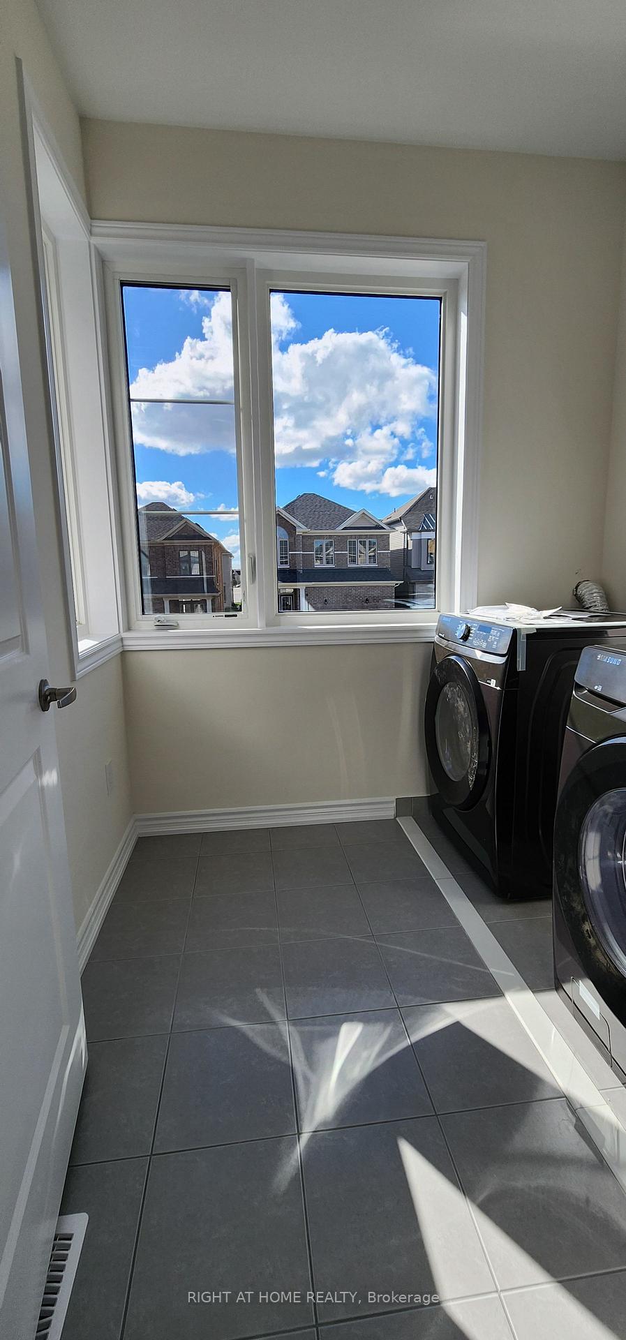 Photo 11 of 26 Prudhoe Terrace, Barrie, Rural Barrie Southeast — HOMEH