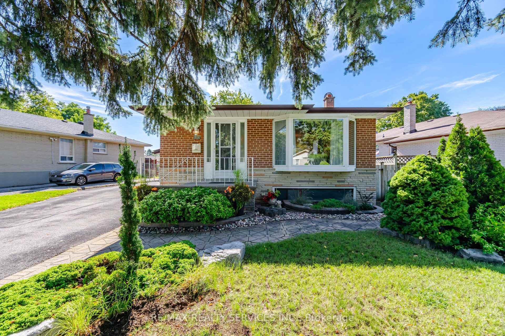 Photo 3 of 15 Shoreview Drive, Scarborough, West Hill — HOMEH
