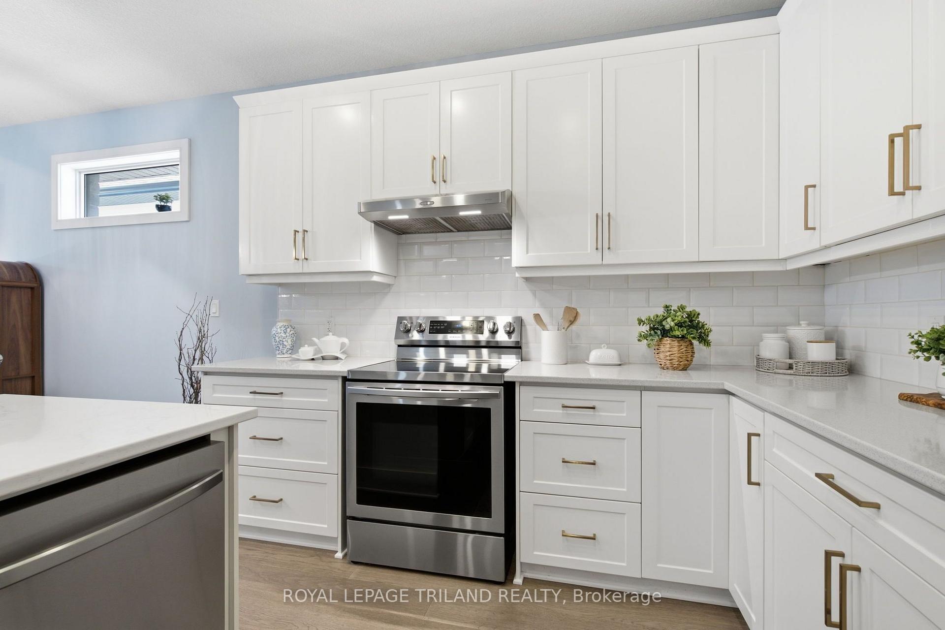 Photo 10 of 149 Collins Way, Strathroy-Caradoc, SE — HOMEH