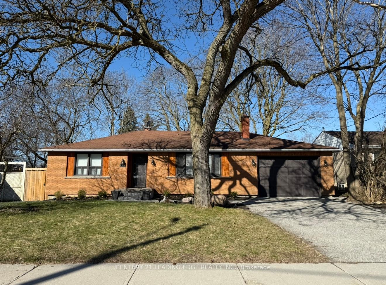 Front of Unit A, 62 Baker Street