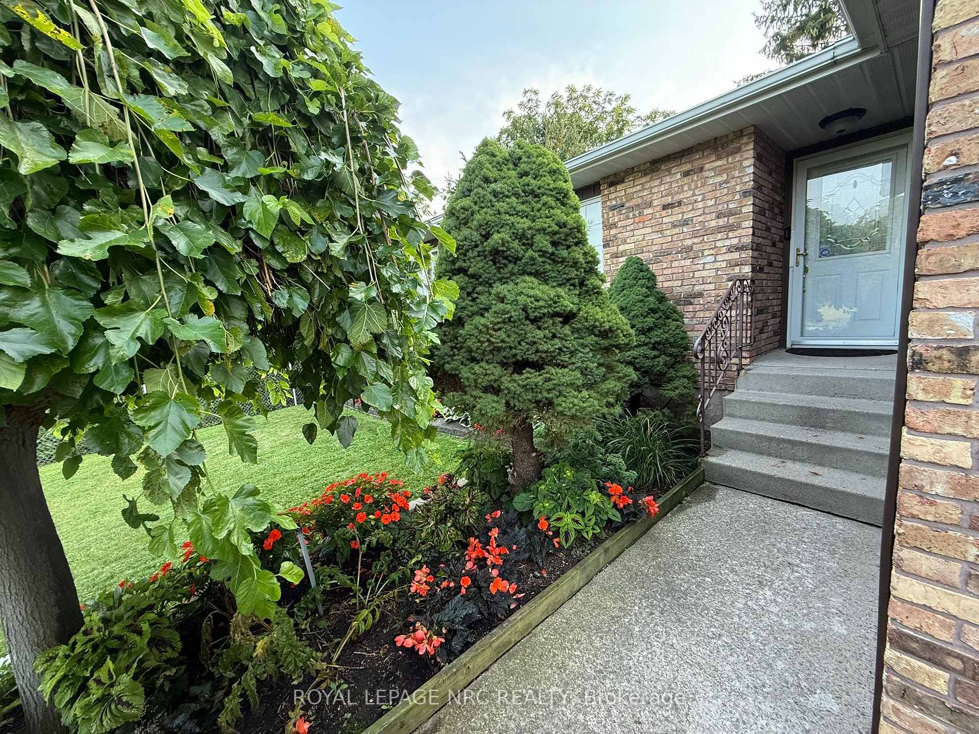 Photo 4 of 2315 Clifton Street, Thorold, Allanburg/Thorold South — HOMEH