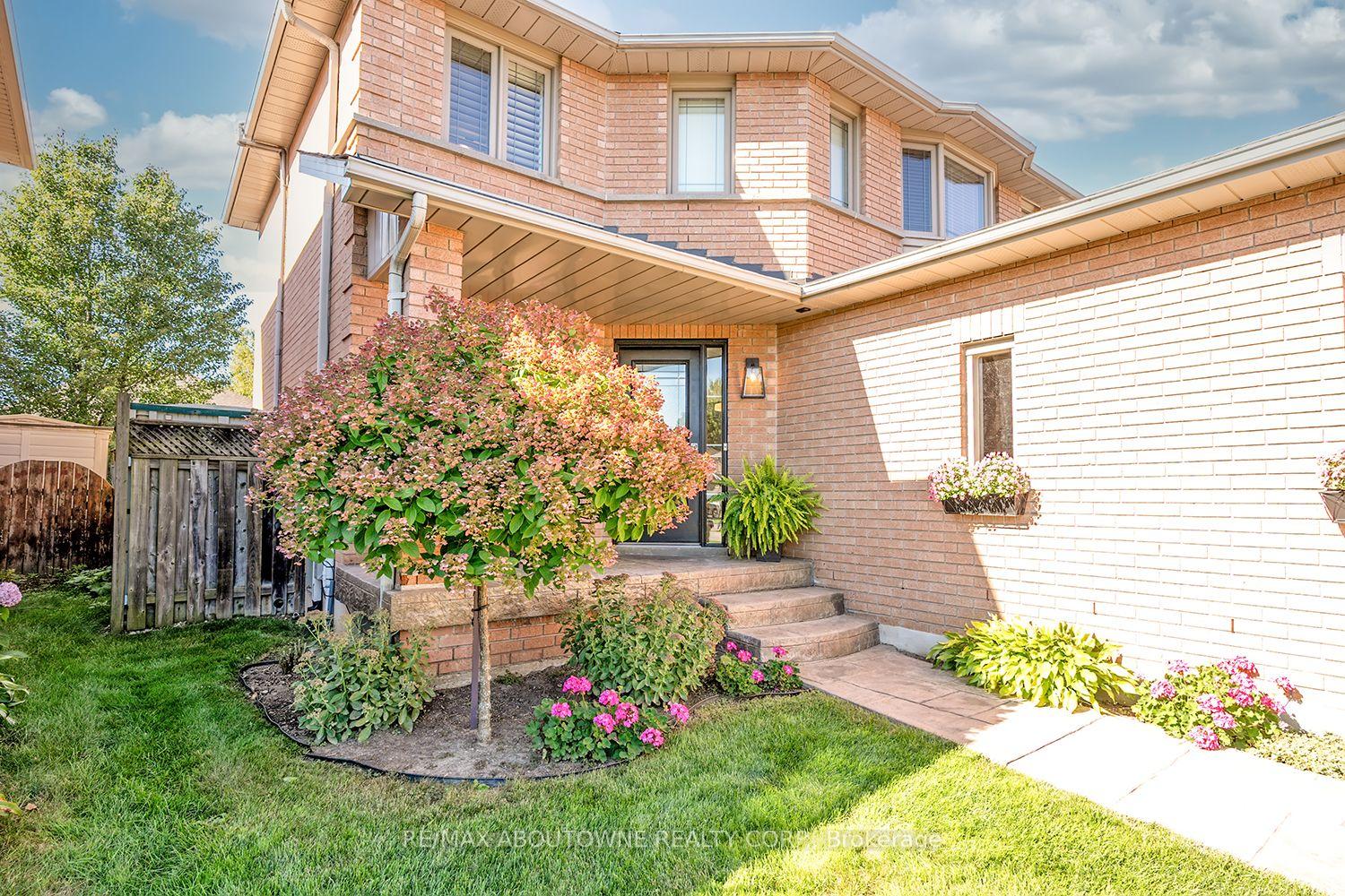 Photo 2 of 83 Niska Drive, Hamilton, Waterdown — HOMEH