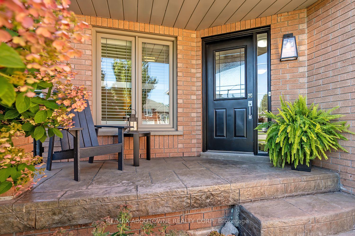 Photo 3 of 83 Niska Drive, Hamilton, Waterdown — HOMEH