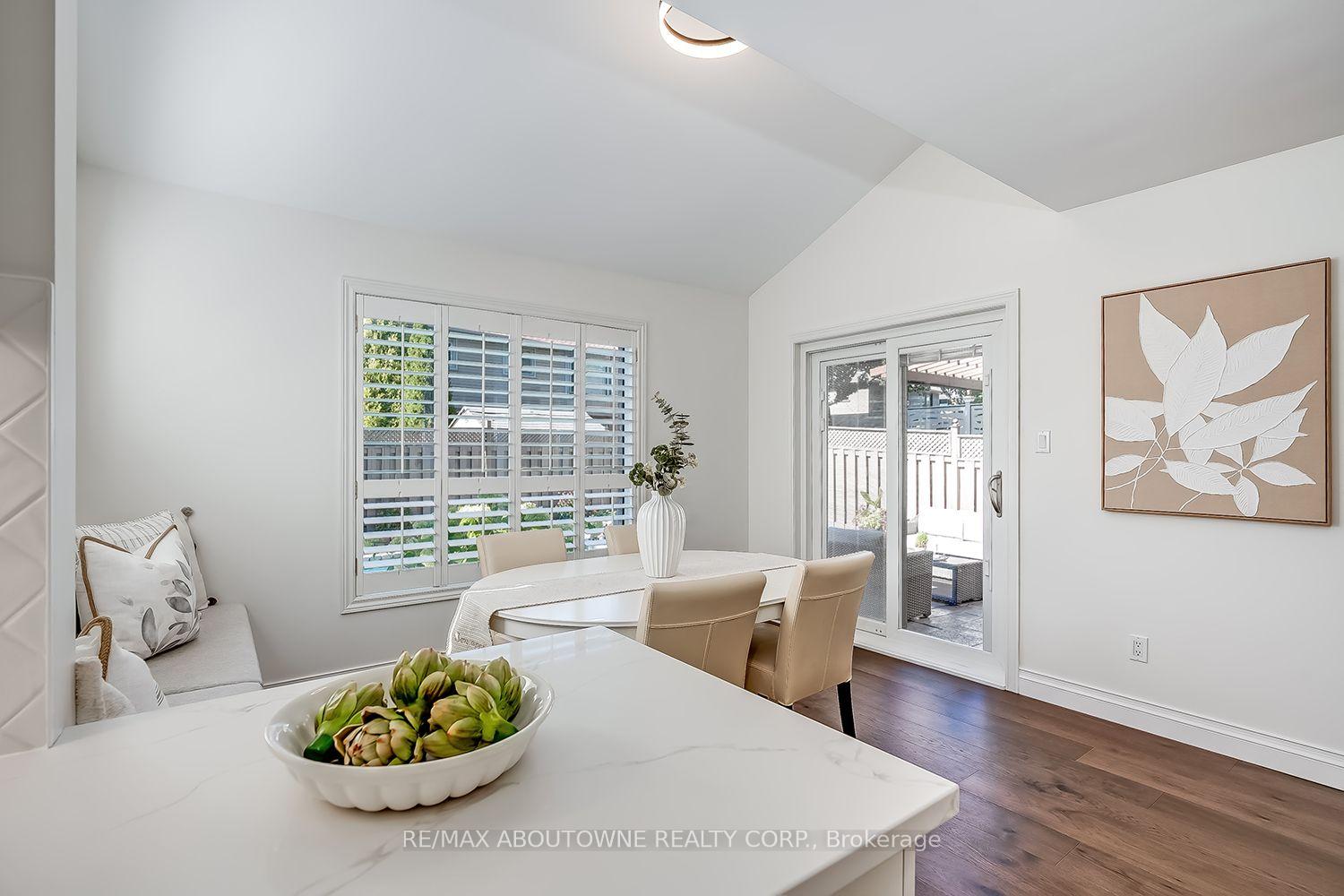 Photo 16 of 83 Niska Drive, Hamilton, Waterdown — HOMEH