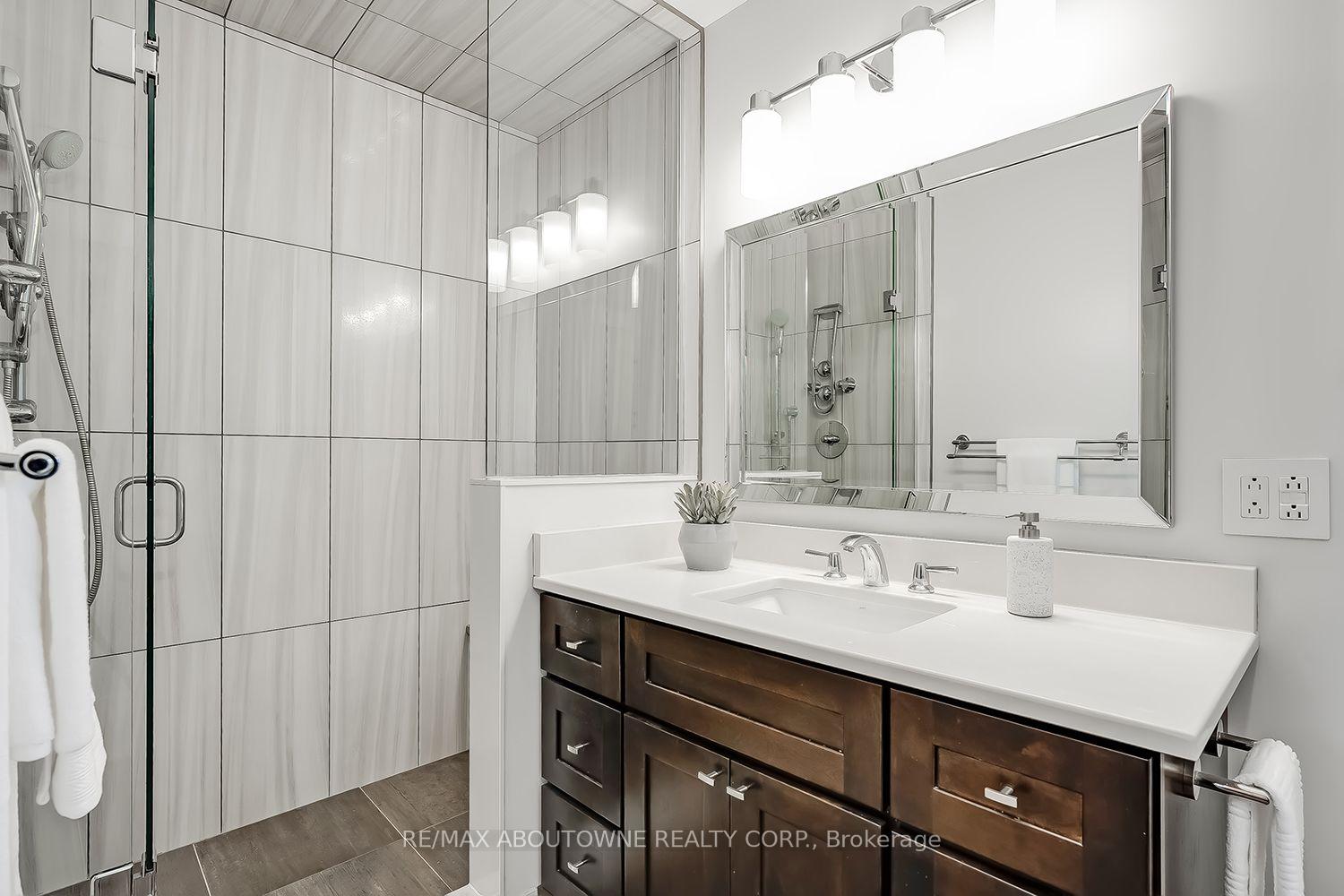Photo 26 of 83 Niska Drive, Hamilton, Waterdown — HOMEH