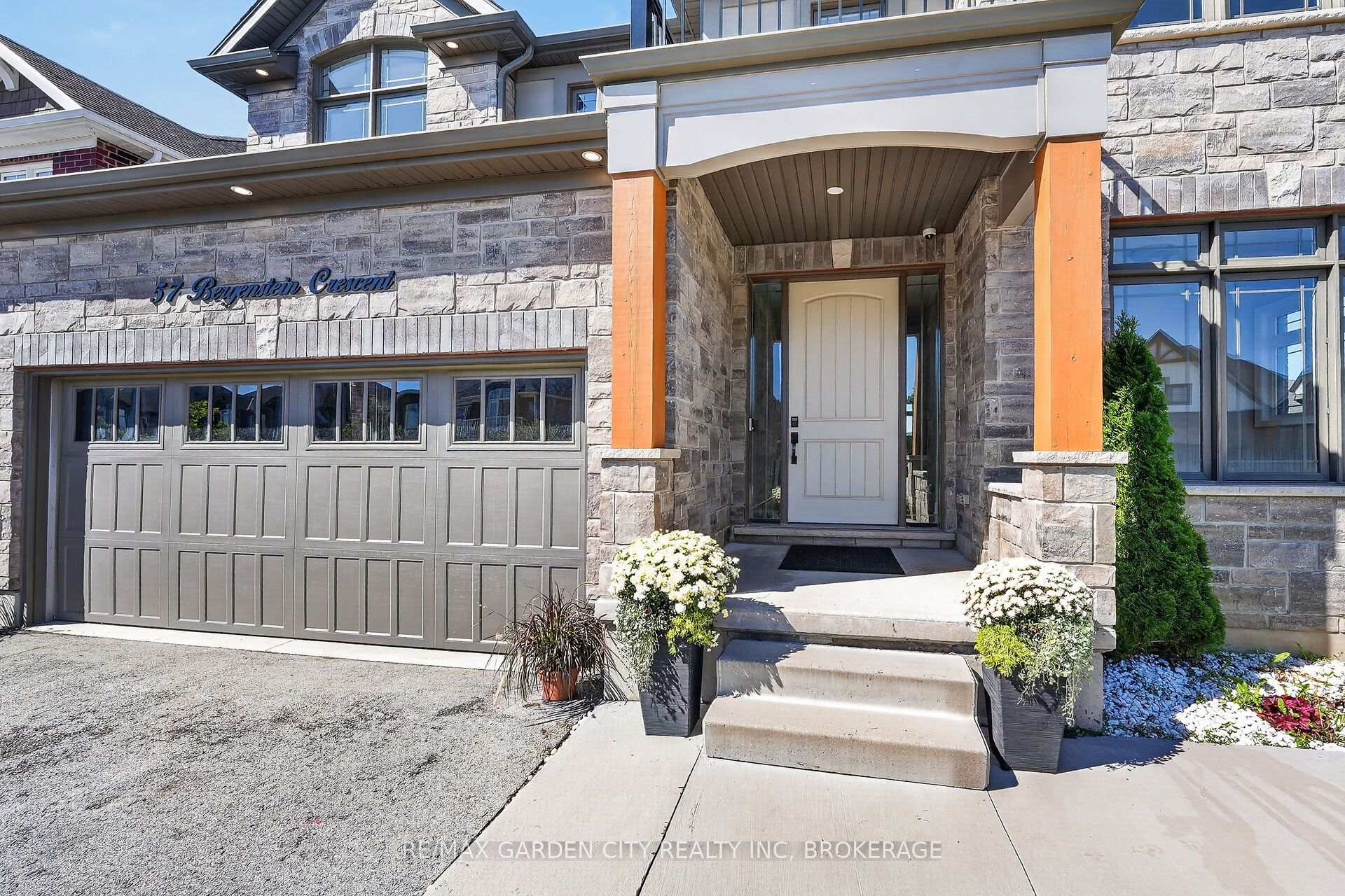Photo 4 of 57 Bergenstein Cres, Pelham, Fonthill — HOMEH