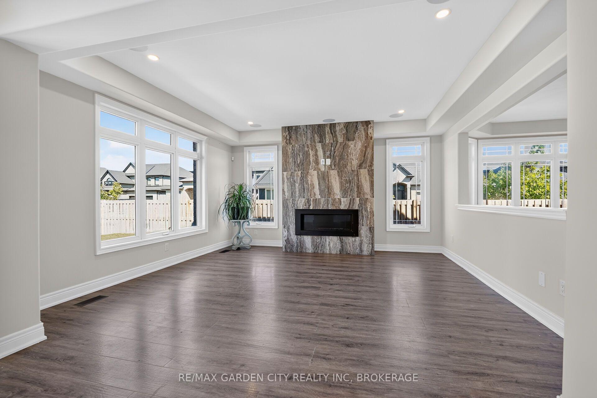 Photo 11 of 57 Bergenstein Cres, Pelham, Fonthill — HOMEH