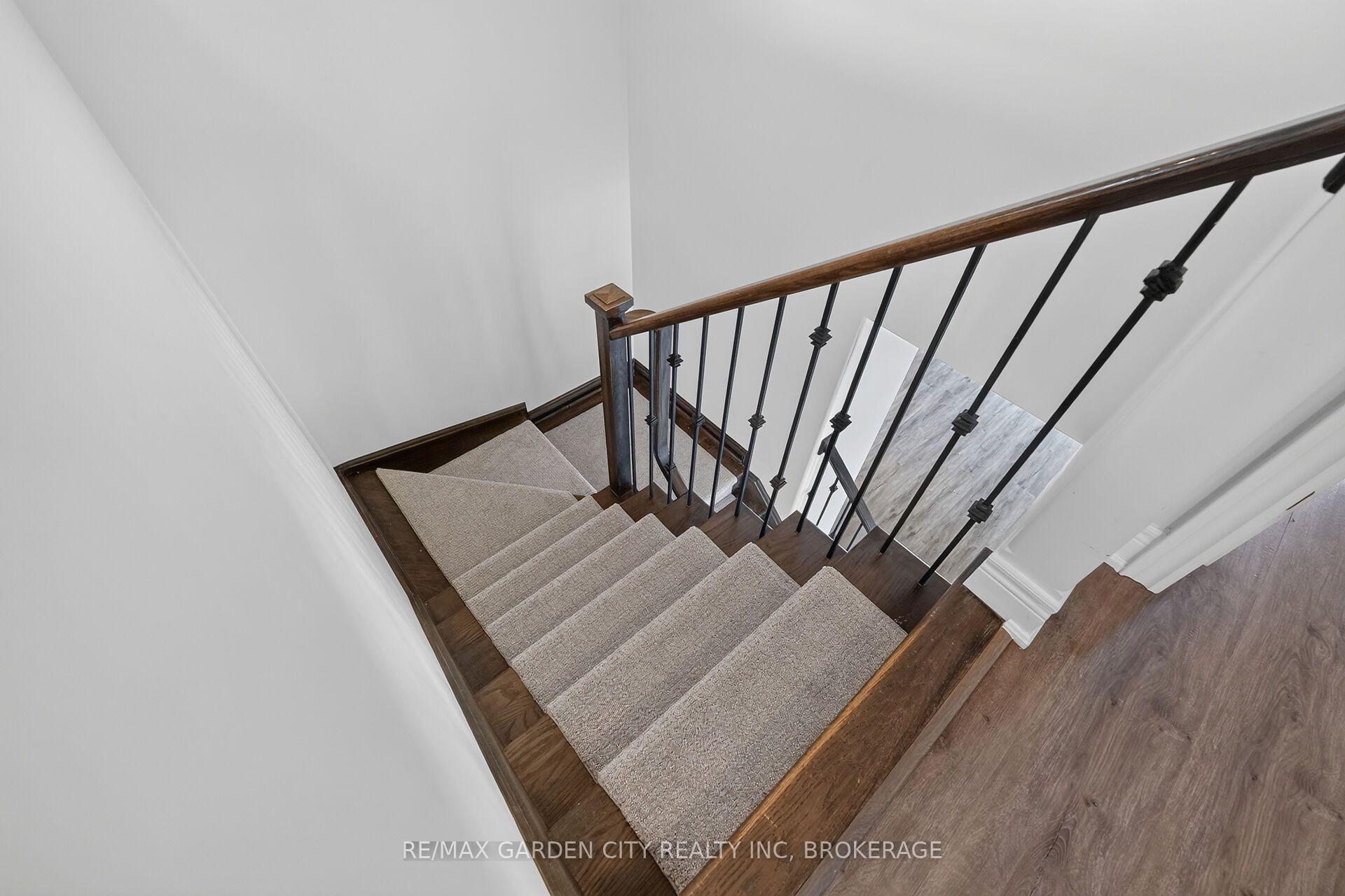 Photo 24 of 57 Bergenstein Cres, Pelham, Fonthill — HOMEH