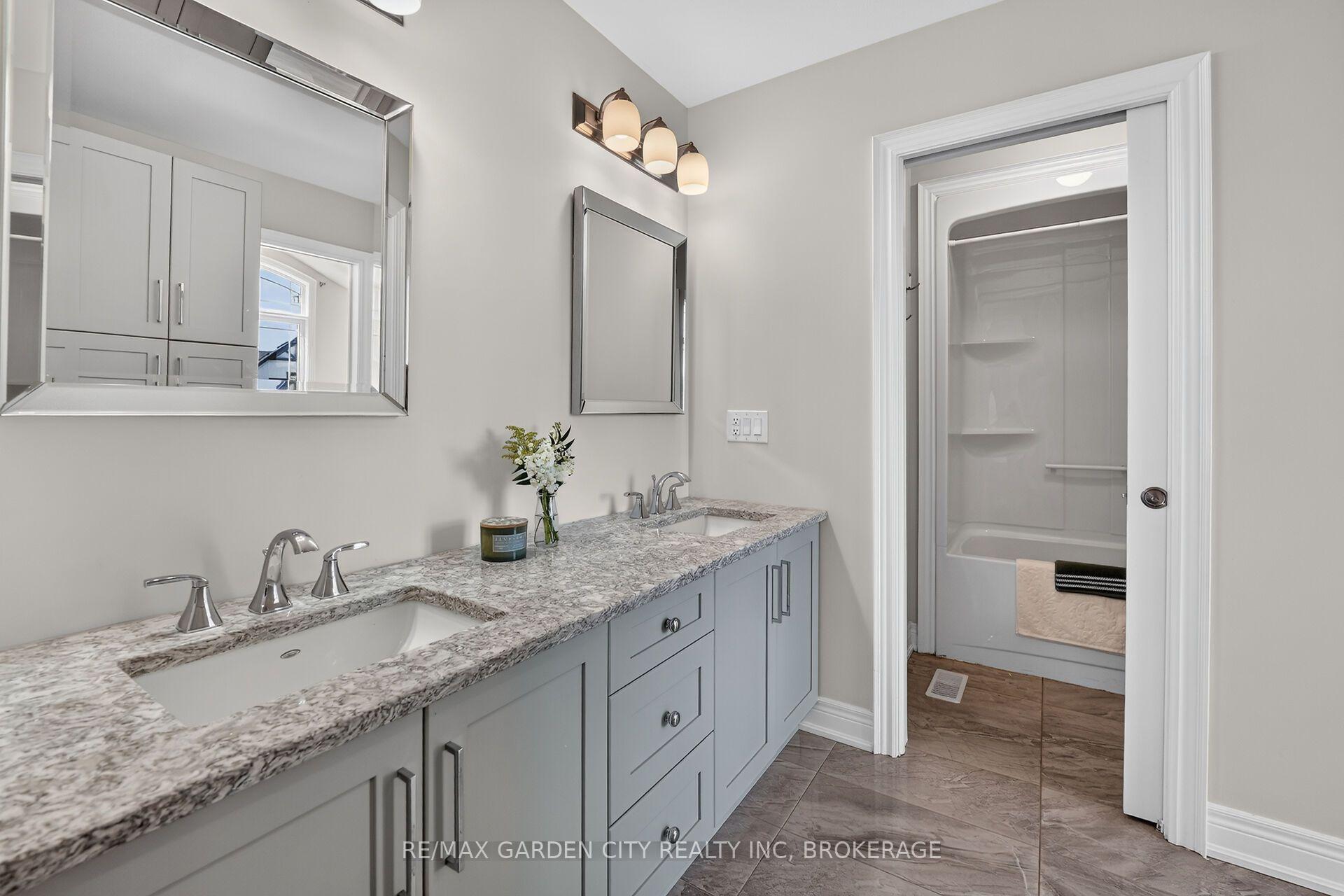 Photo 33 of 57 Bergenstein Cres, Pelham, Fonthill — HOMEH
