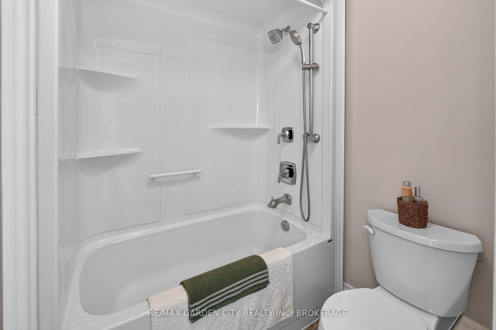 Photo 34 of 57 Bergenstein Cres, Pelham, Fonthill — HOMEH