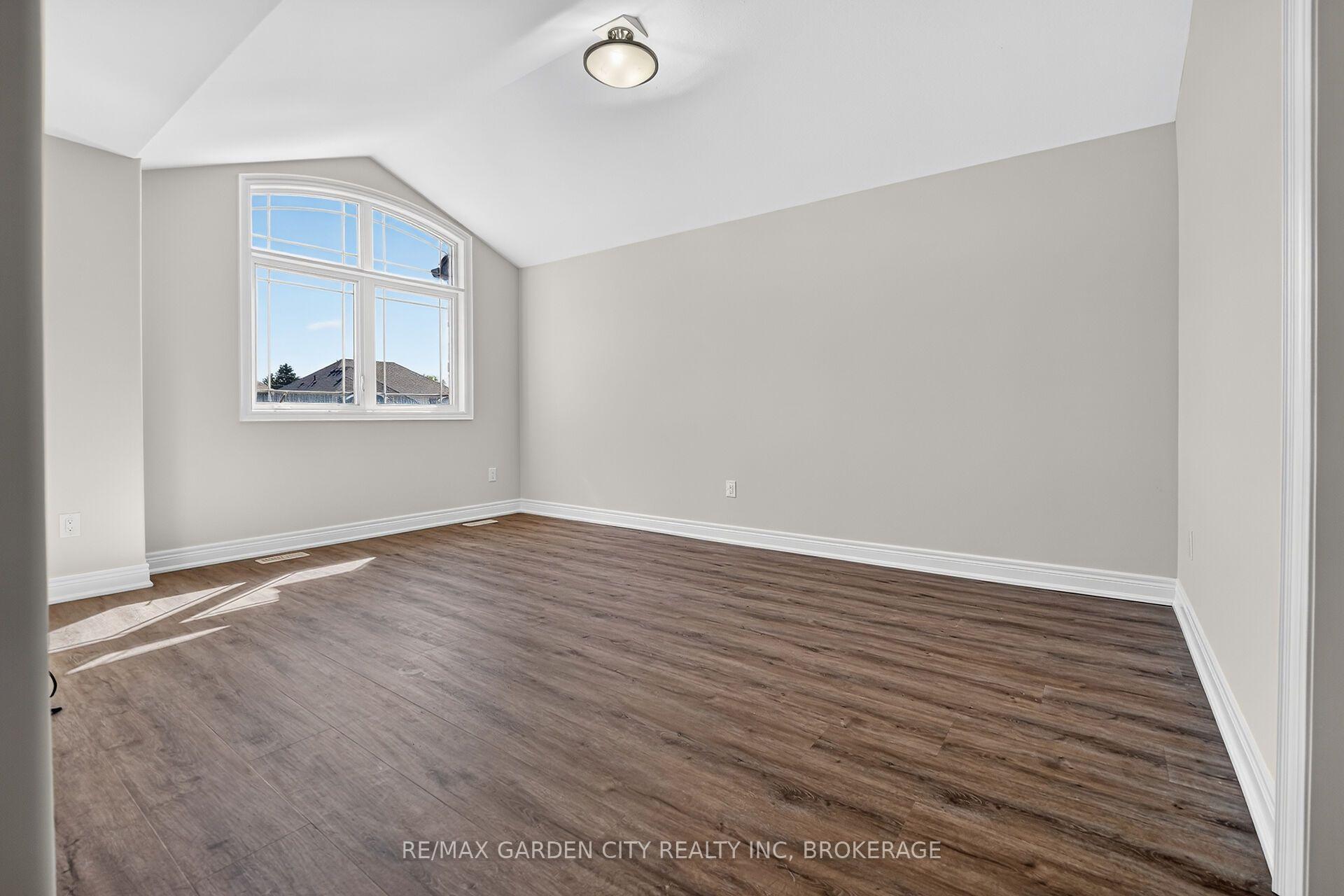 Photo 35 of 57 Bergenstein Cres, Pelham, Fonthill — HOMEH
