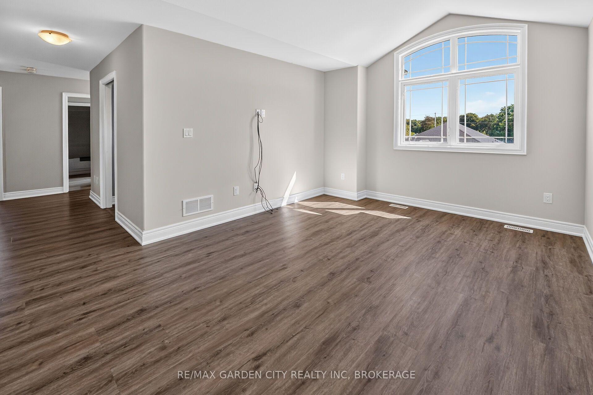 Photo 37 of 57 Bergenstein Cres, Pelham, Fonthill — HOMEH