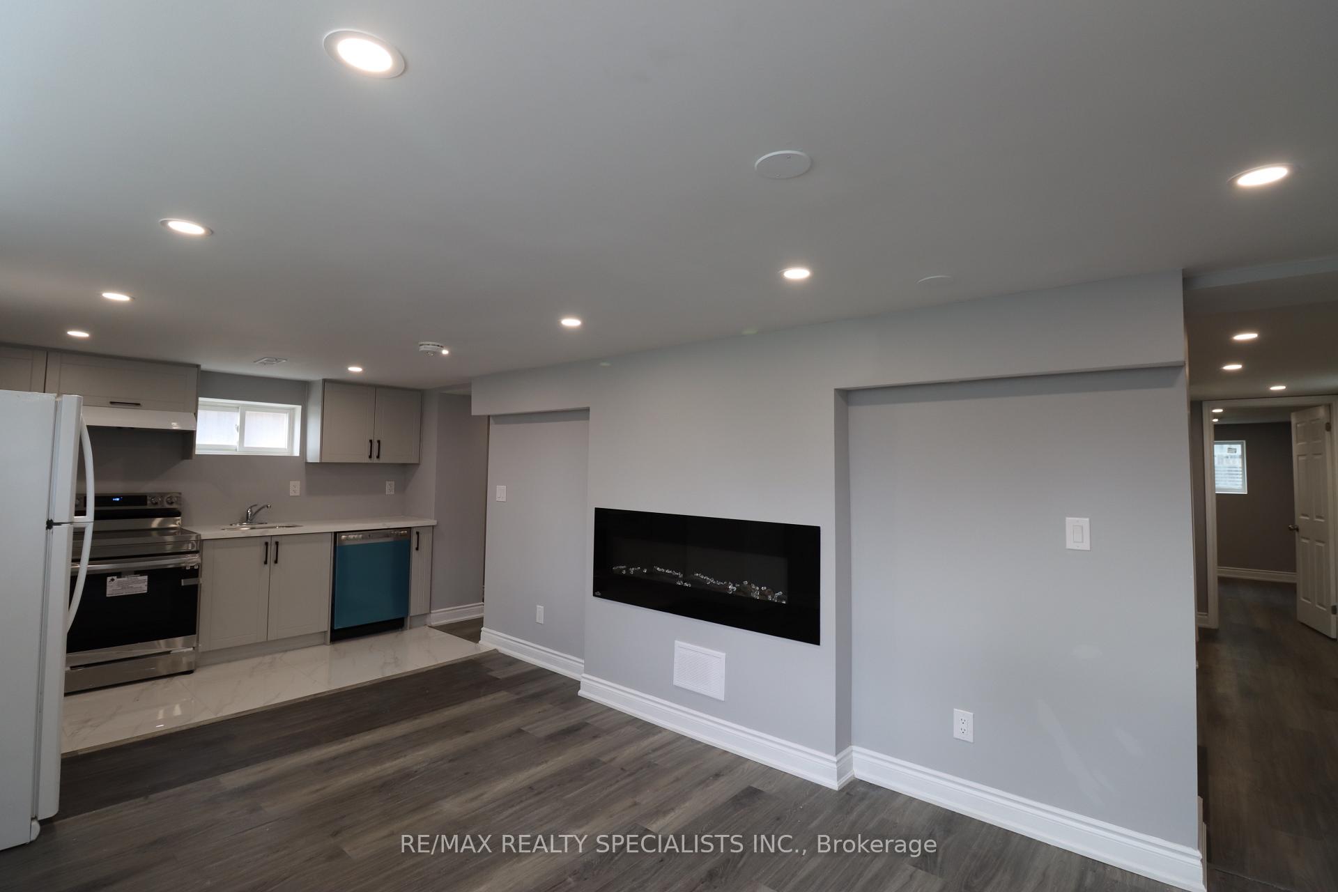 Photo 2 of 81 Gretna Drive, Brampton, Northwood Park — HOMEH