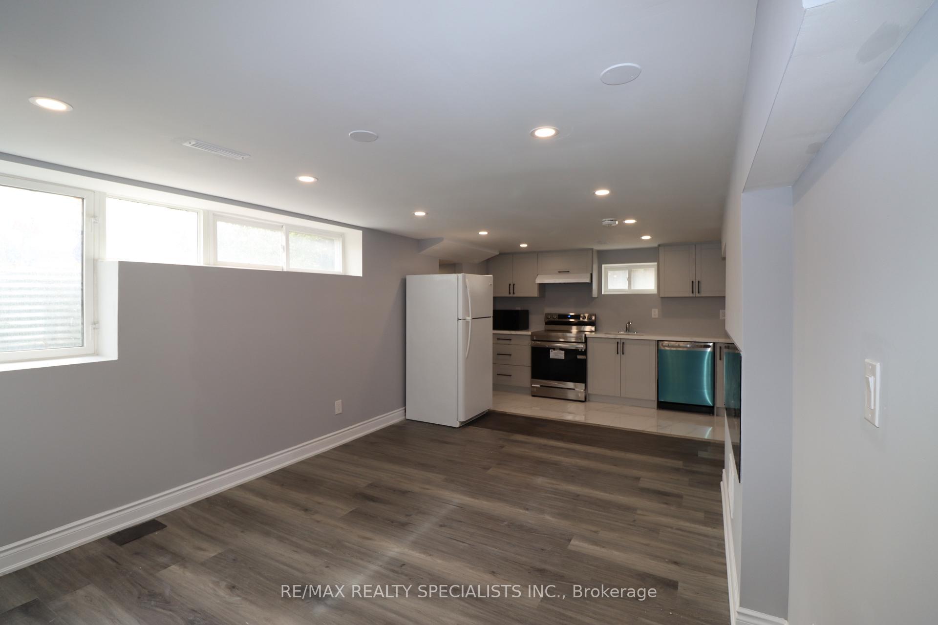 Photo 3 of 81 Gretna Drive, Brampton, Northwood Park — HOMEH