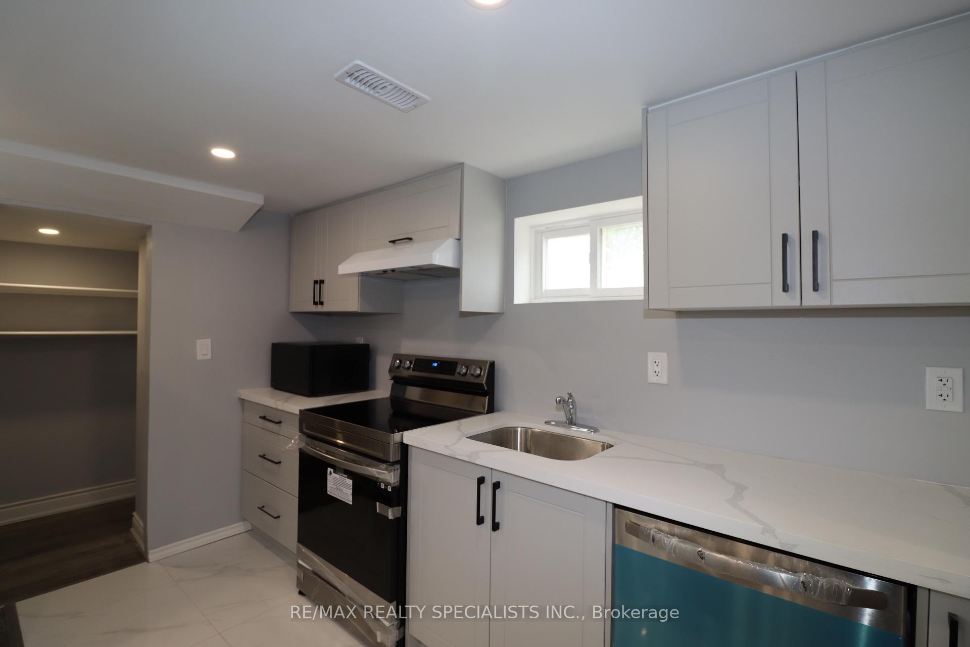 Photo 4 of 81 Gretna Drive, Brampton, Northwood Park — HOMEH