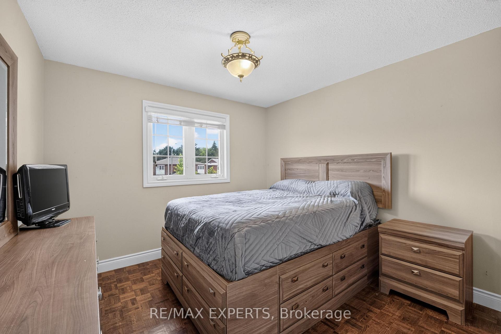 Photo 25 of 112 Andrea Lane, Vaughan, East Woodbridge — HOMEH