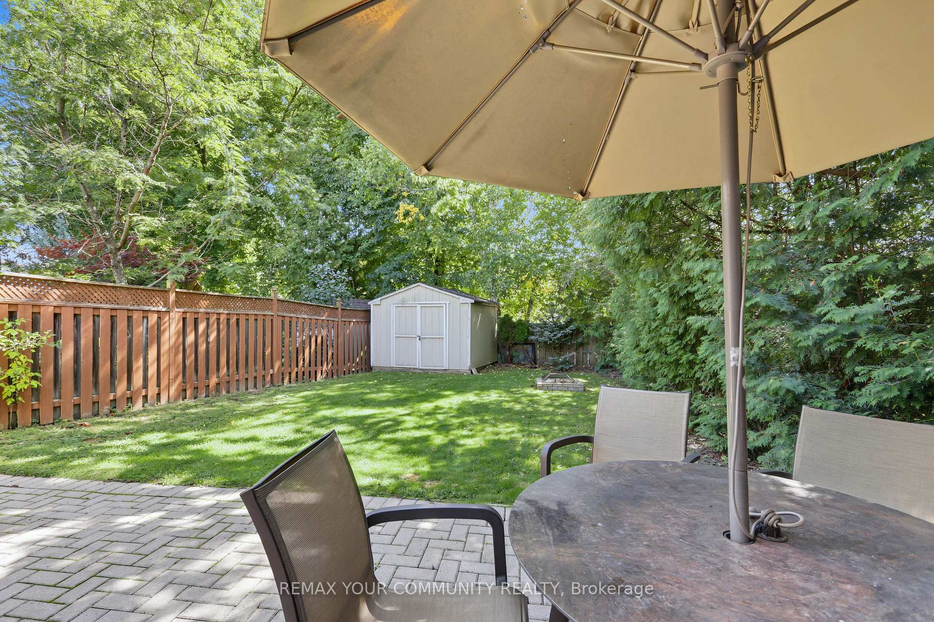 Photo 2 of 33 McDonald Drive, Aurora, Aurora Heights — HOMEH