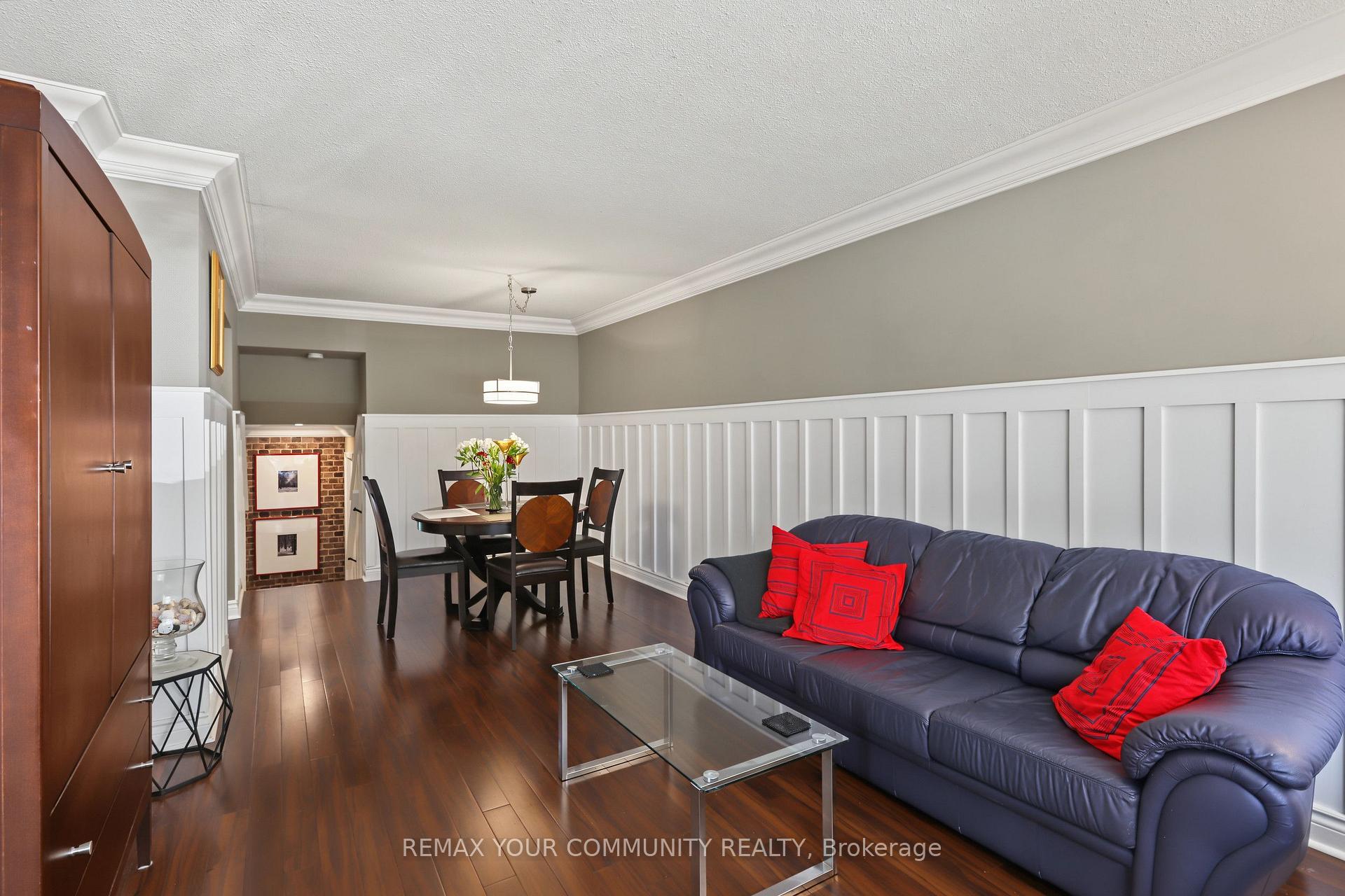 Photo 4 of 33 McDonald Drive, Aurora, Aurora Heights — HOMEH