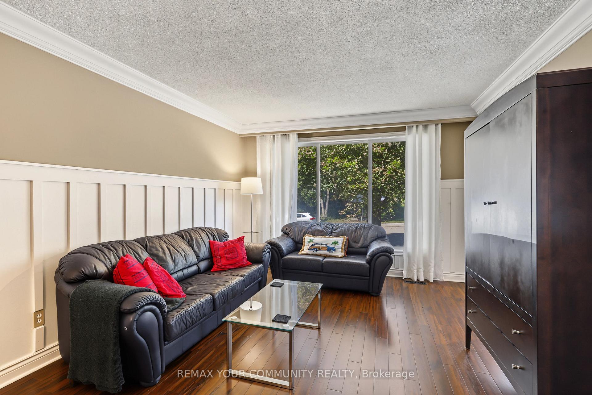 Photo 6 of 33 McDonald Drive, Aurora, Aurora Heights — HOMEH
