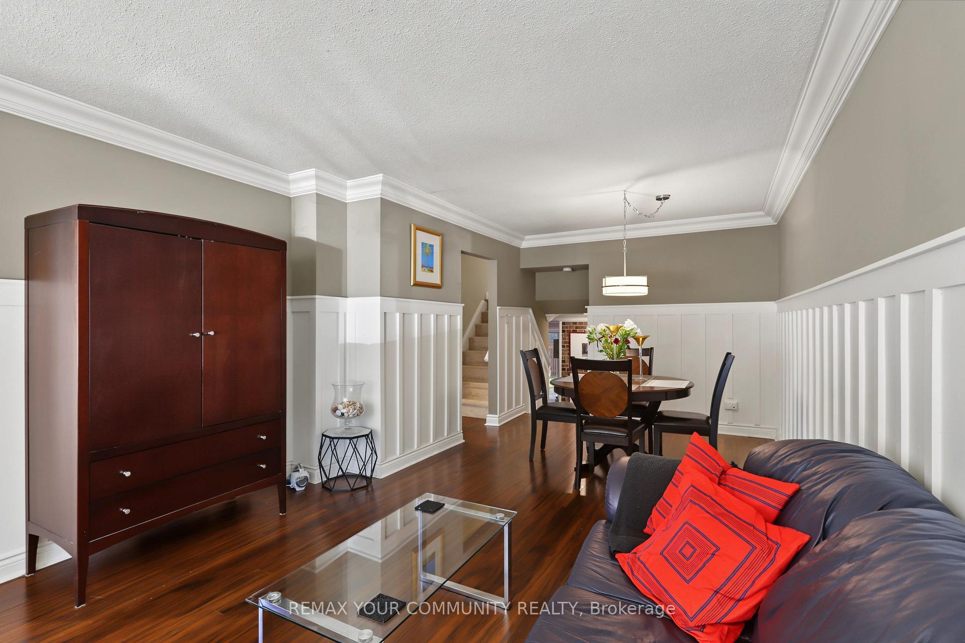 Photo 7 of 33 McDonald Drive, Aurora, Aurora Heights — HOMEH