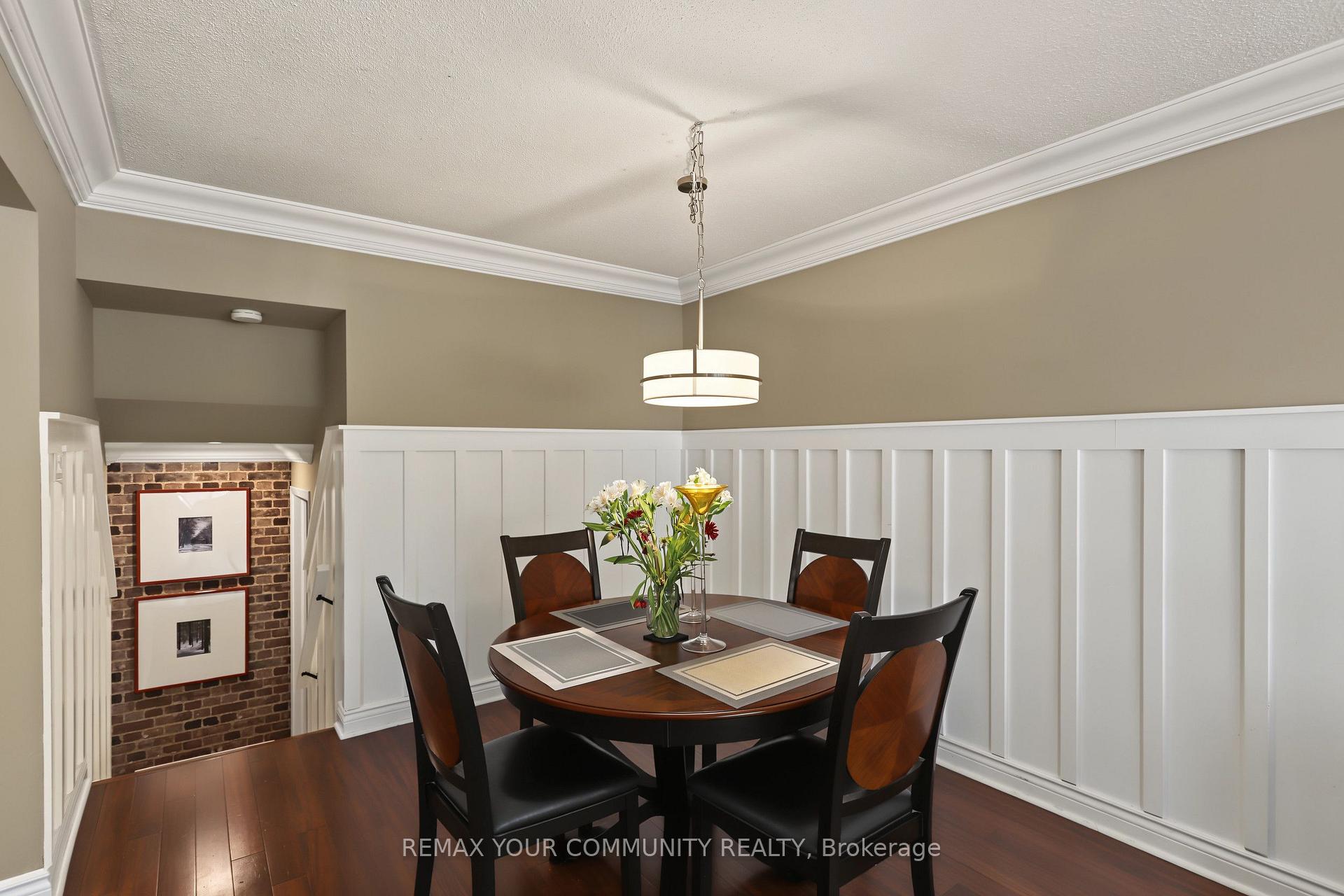 Photo 9 of 33 McDonald Drive, Aurora, Aurora Heights — HOMEH