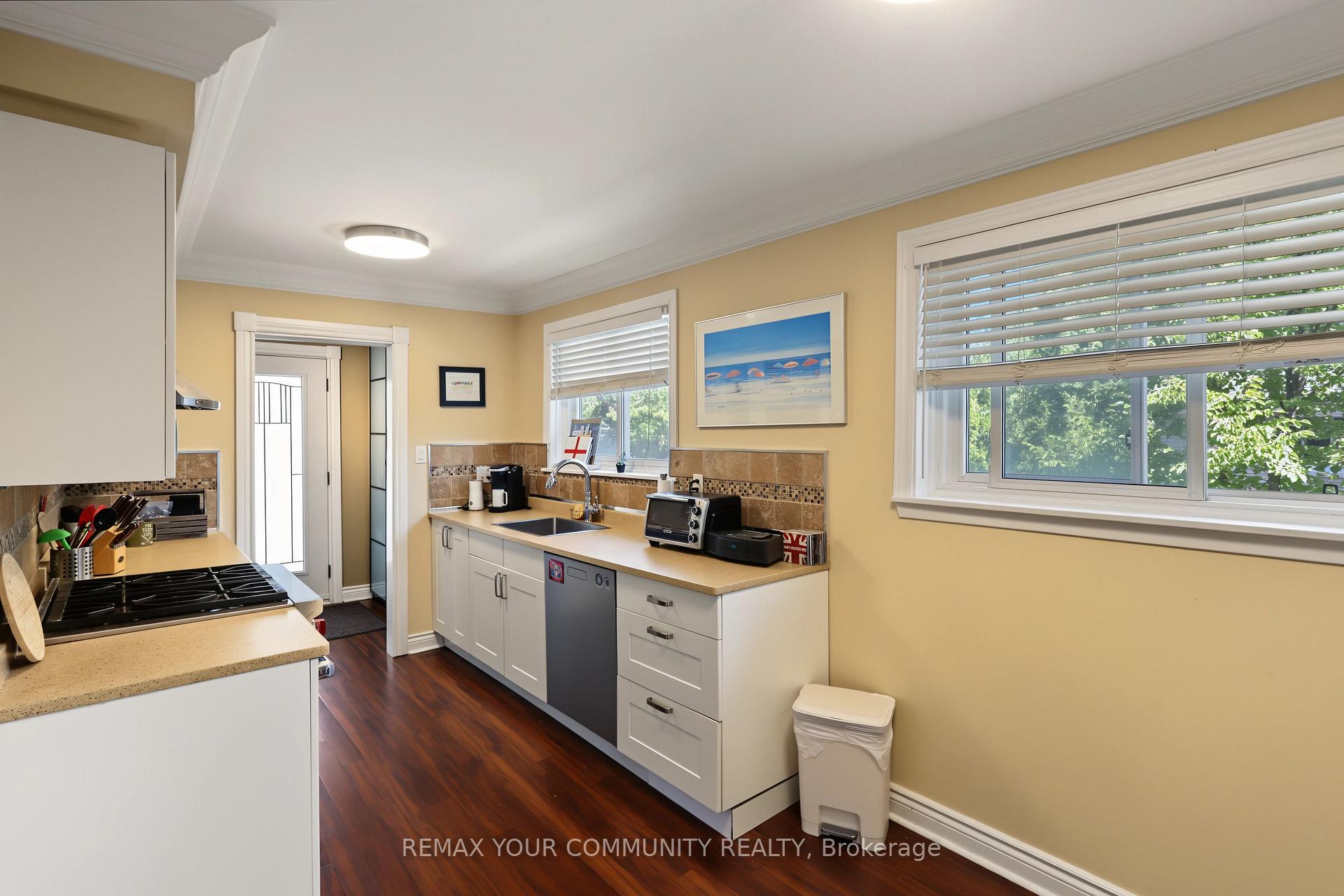 Photo 12 of 33 McDonald Drive, Aurora, Aurora Heights — HOMEH