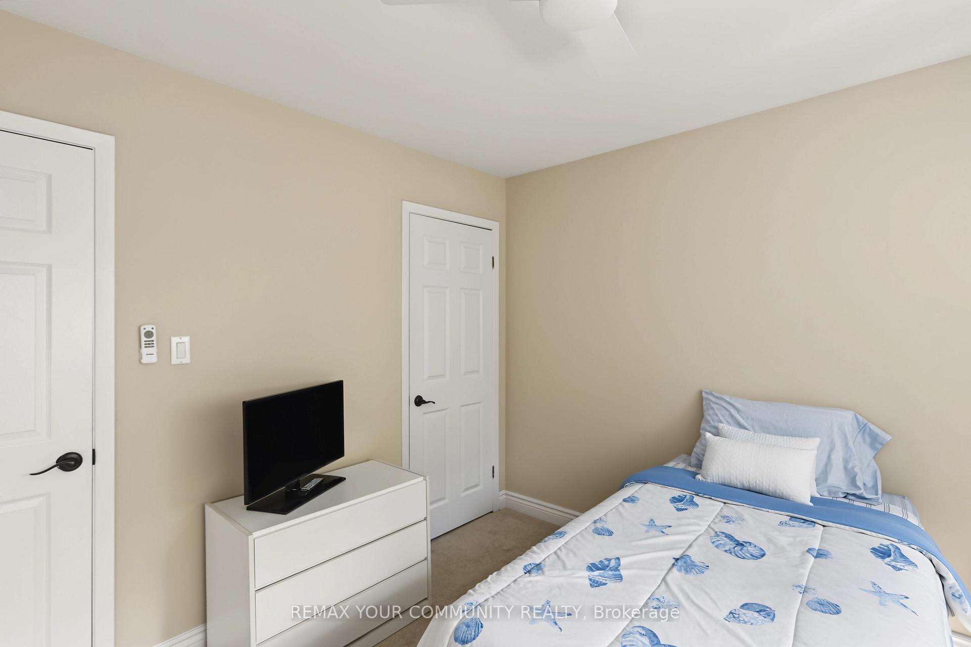 Photo 14 of 33 McDonald Drive, Aurora, Aurora Heights — HOMEH