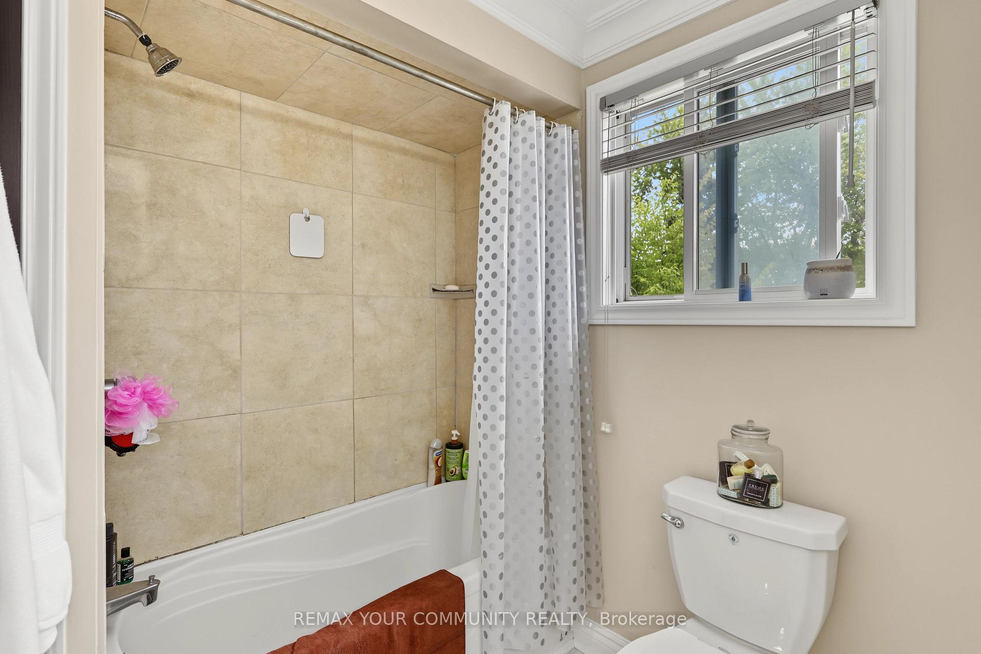 Photo 18 of 33 McDonald Drive, Aurora, Aurora Heights — HOMEH
