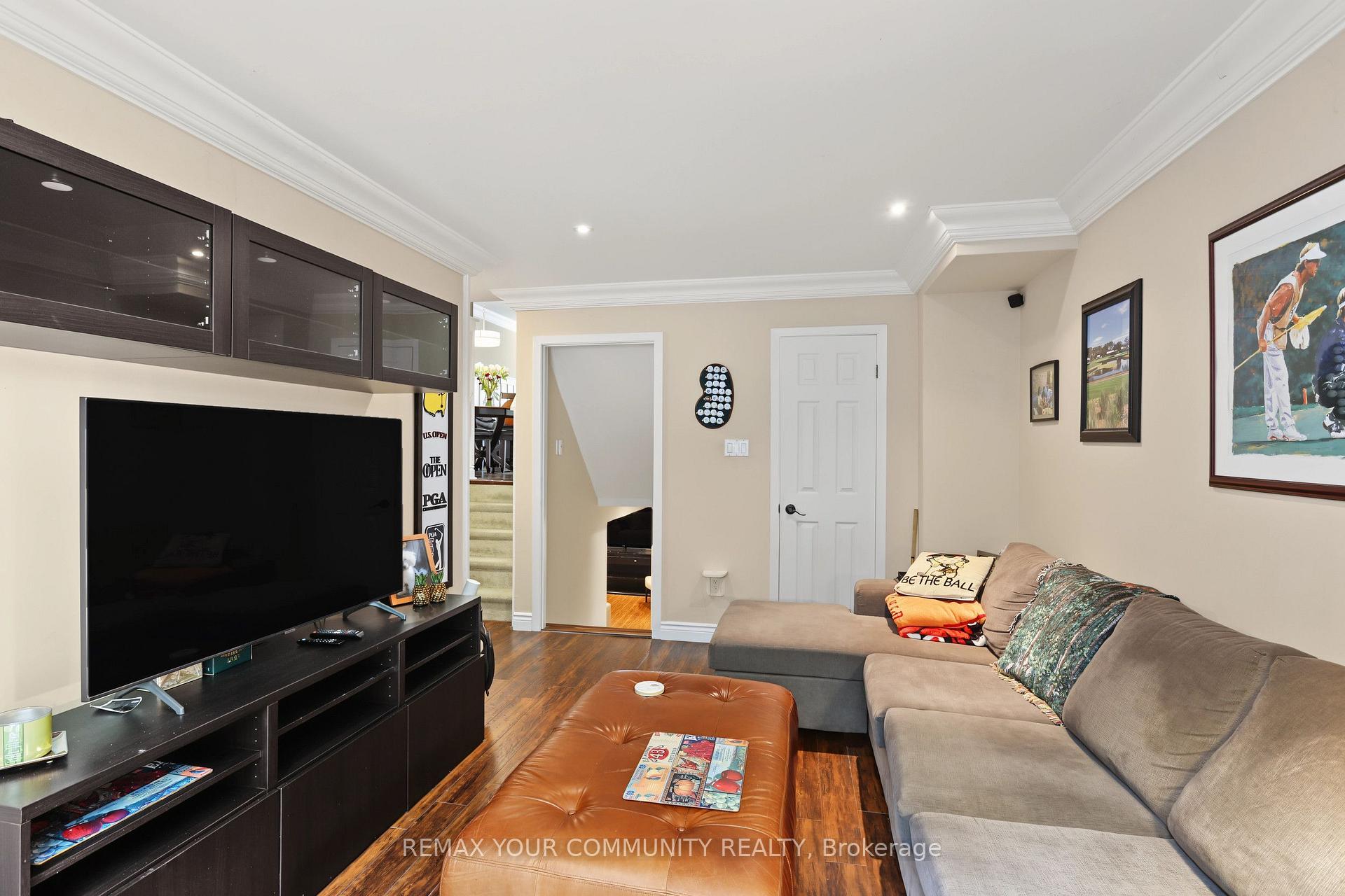Photo 20 of 33 McDonald Drive, Aurora, Aurora Heights — HOMEH