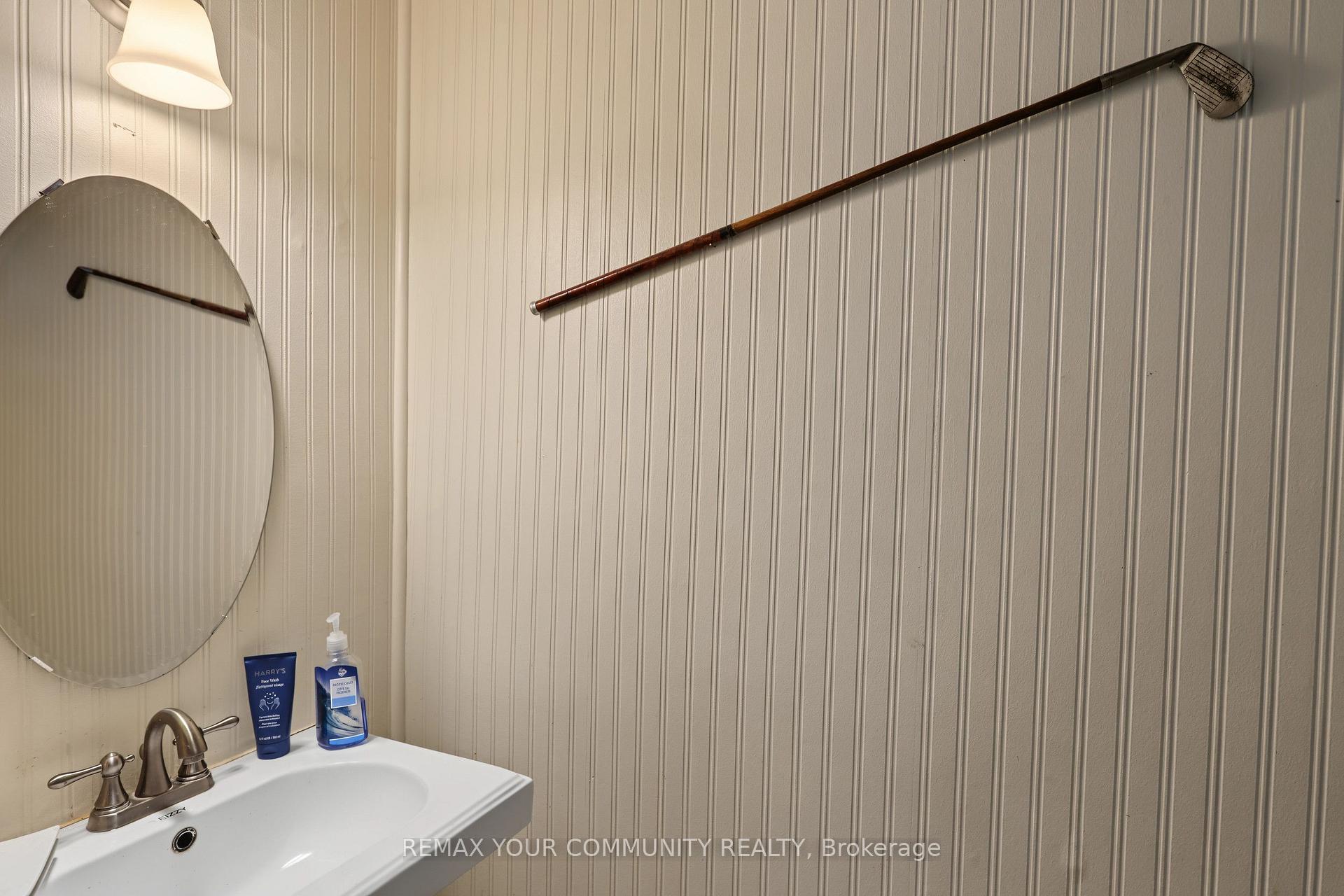 Photo 23 of 33 McDonald Drive, Aurora, Aurora Heights — HOMEH