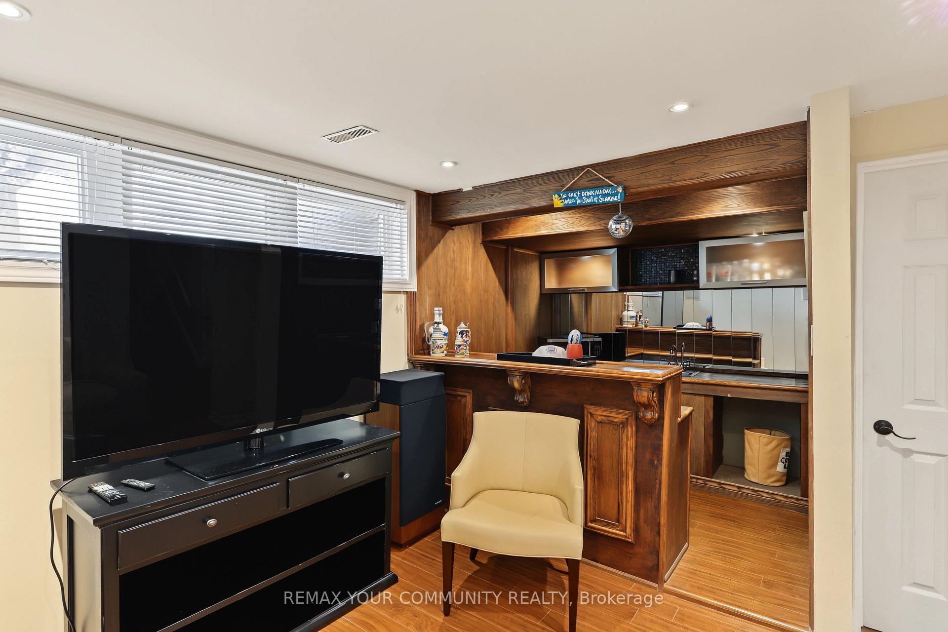 Photo 26 of 33 McDonald Drive, Aurora, Aurora Heights — HOMEH