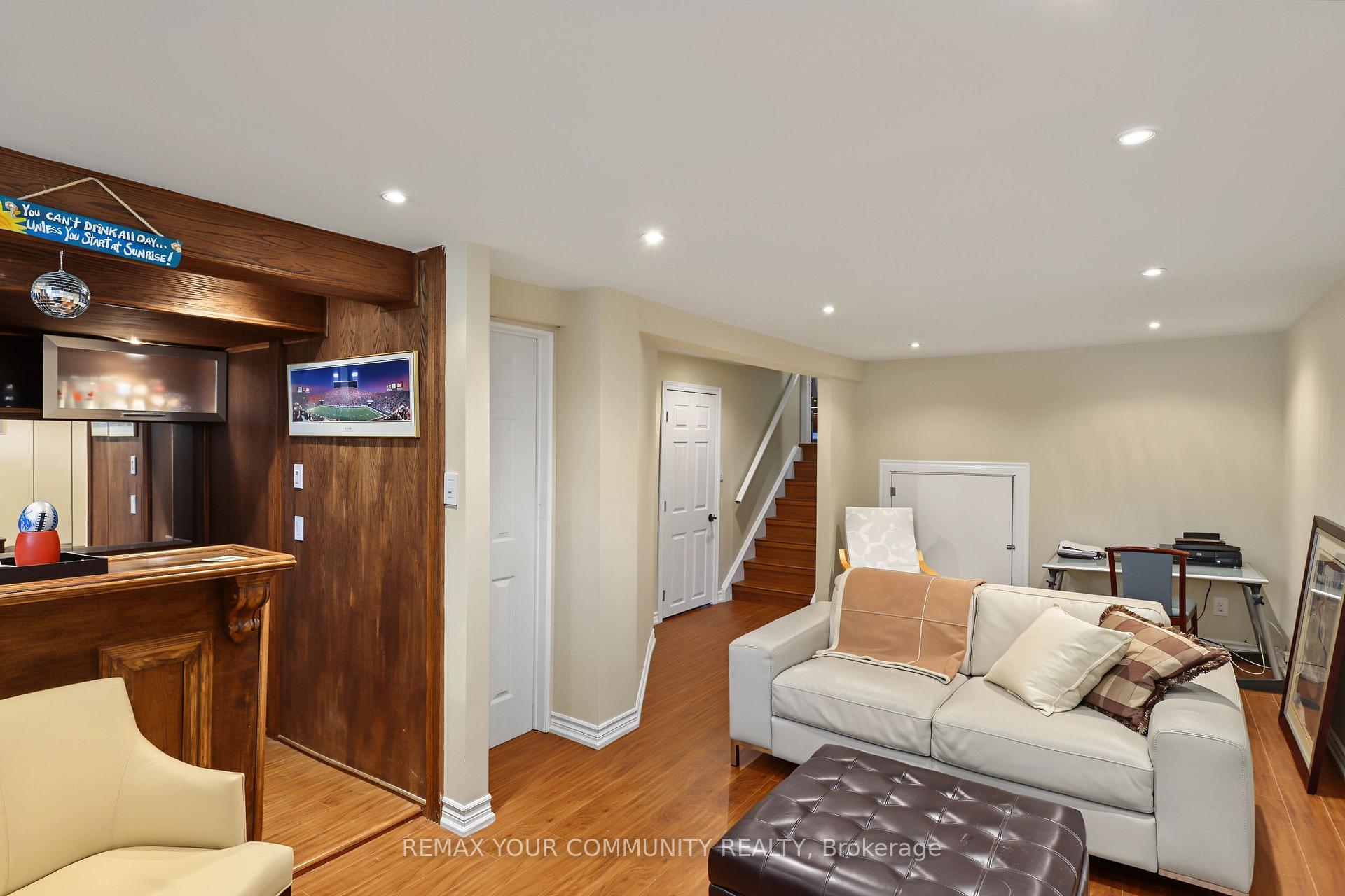 Photo 27 of 33 McDonald Drive, Aurora, Aurora Heights — HOMEH