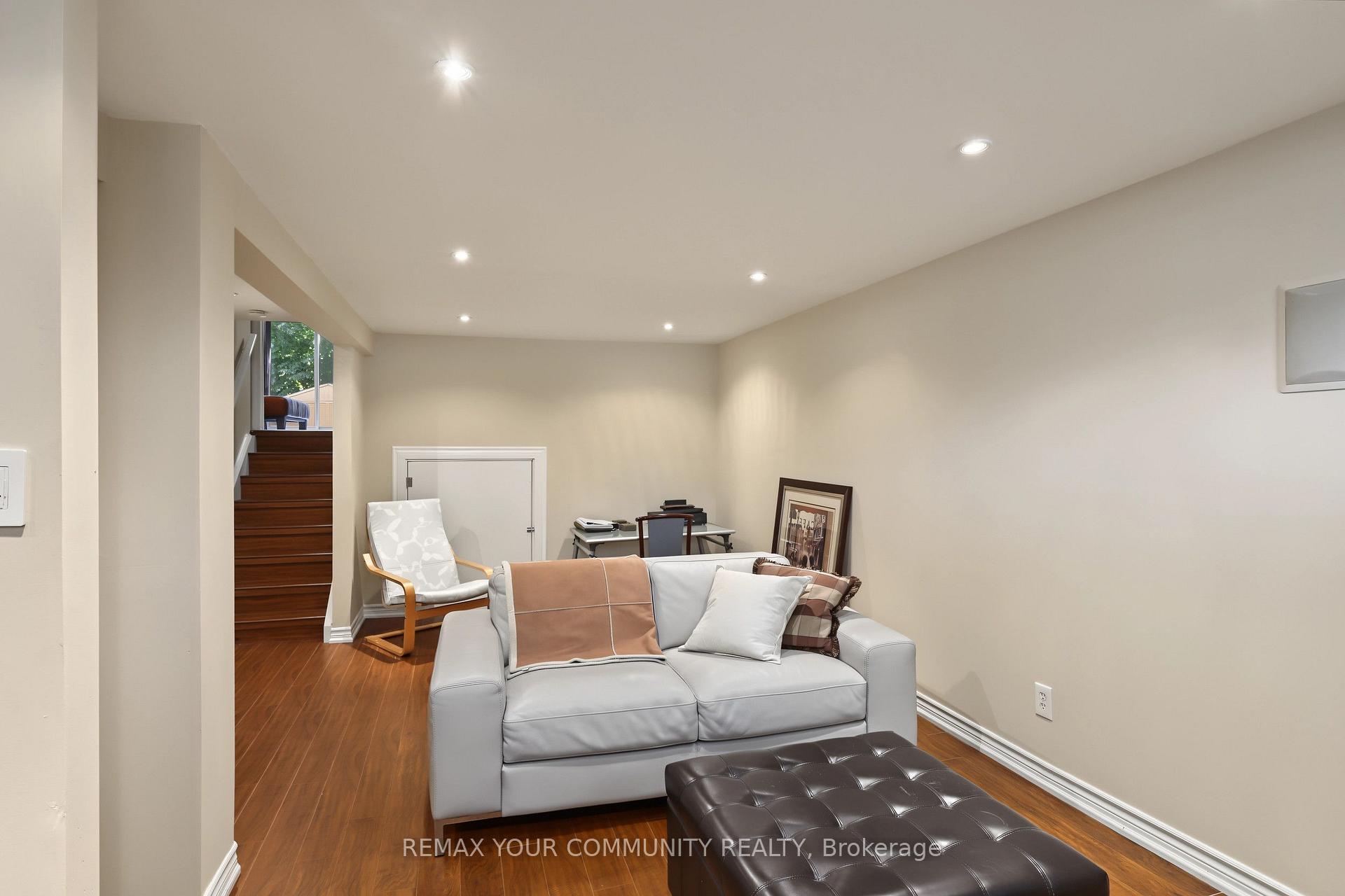 Photo 28 of 33 McDonald Drive, Aurora, Aurora Heights — HOMEH