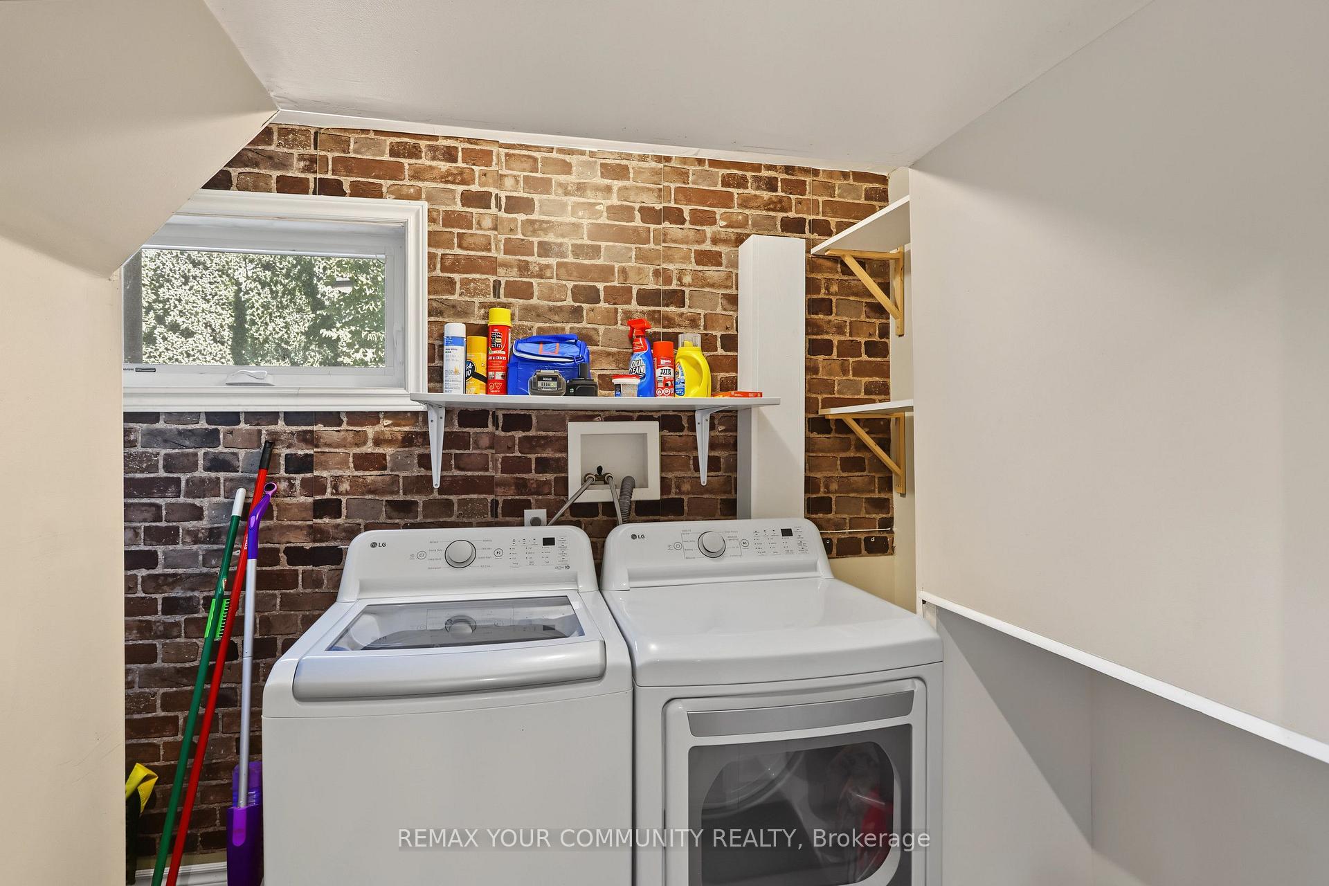 Photo 29 of 33 McDonald Drive, Aurora, Aurora Heights — HOMEH