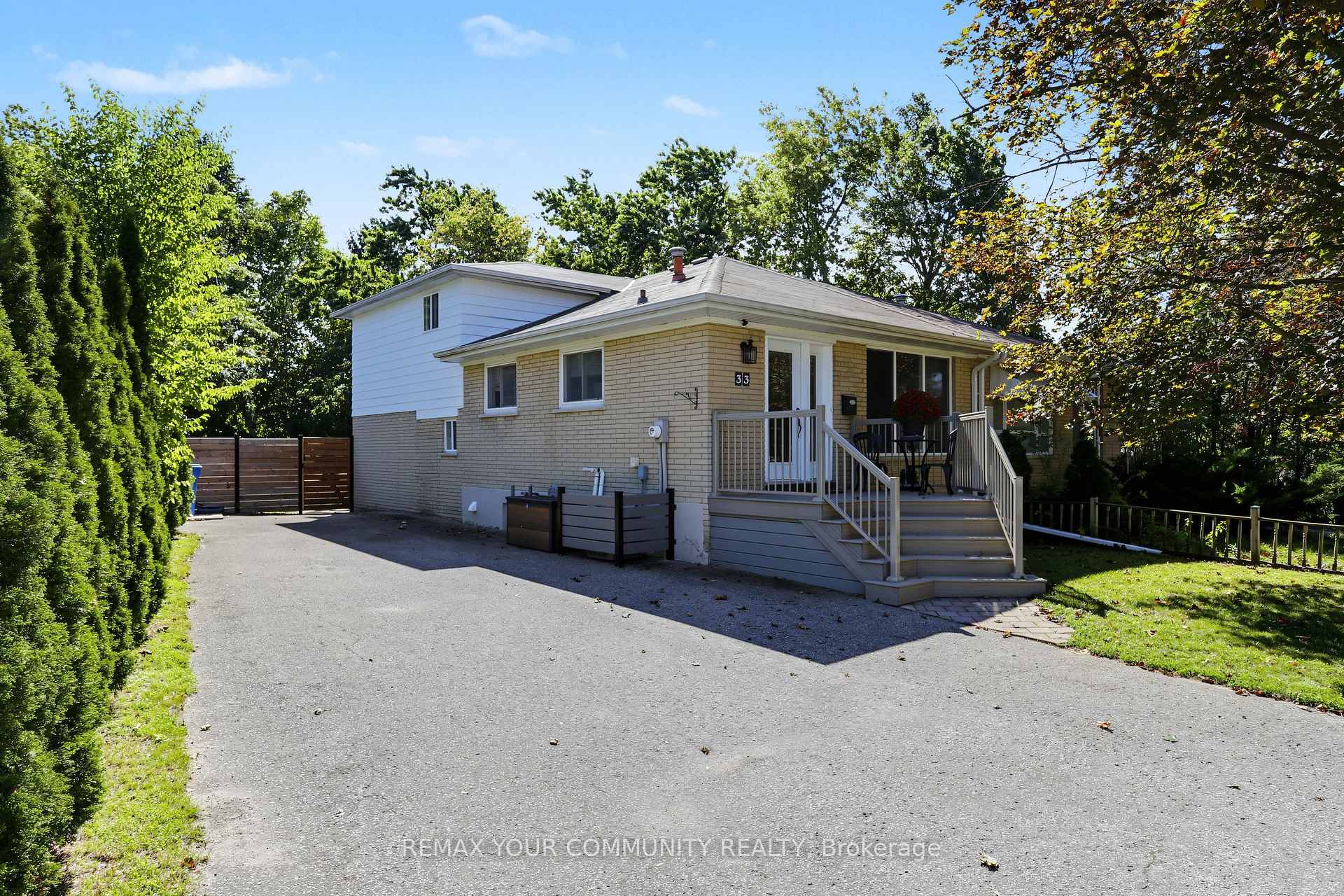 Photo 31 of 33 McDonald Drive, Aurora, Aurora Heights — HOMEH