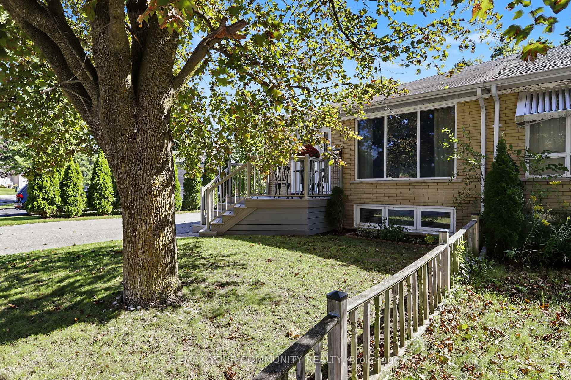 Photo 33 of 33 McDonald Drive, Aurora, Aurora Heights — HOMEH