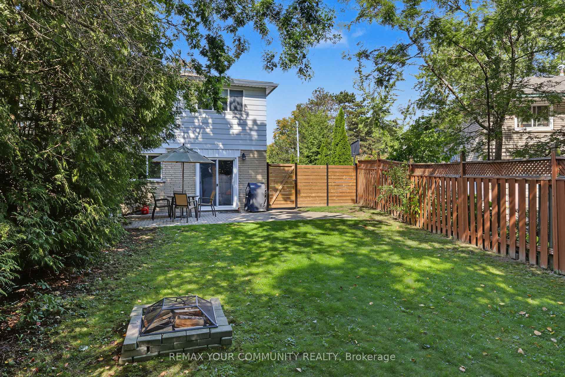 Photo 34 of 33 McDonald Drive, Aurora, Aurora Heights — HOMEH