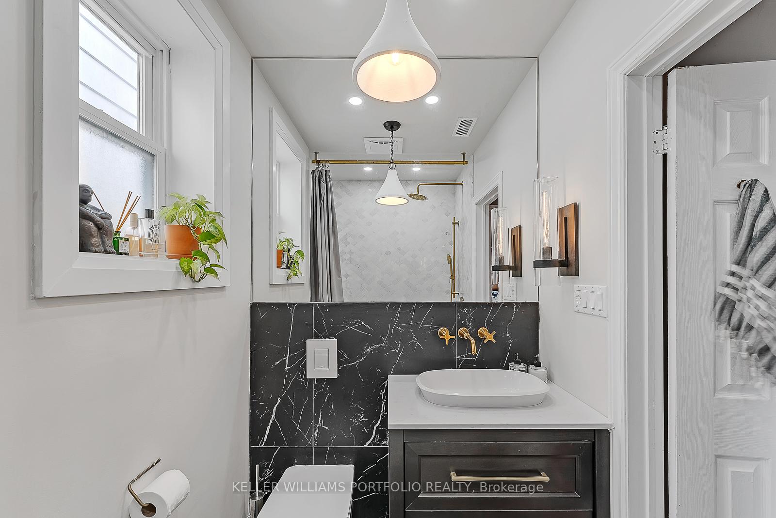 Photo 37 of 147 Claremont Street, Toronto, Trinity-Bellwoods — HOMEH