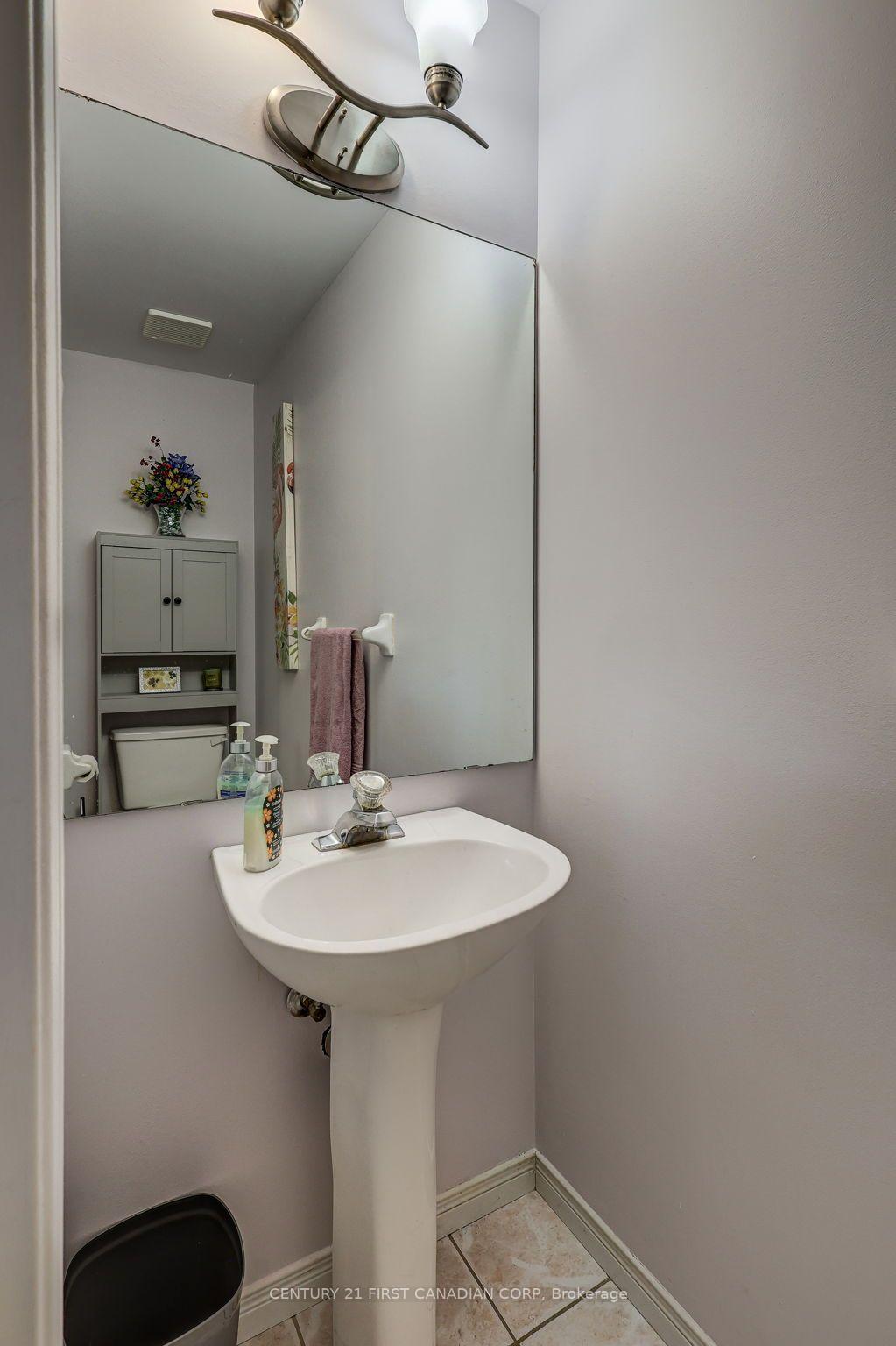 Photo 8 of 114 Meadowridge Road, London, North M — HOMEH