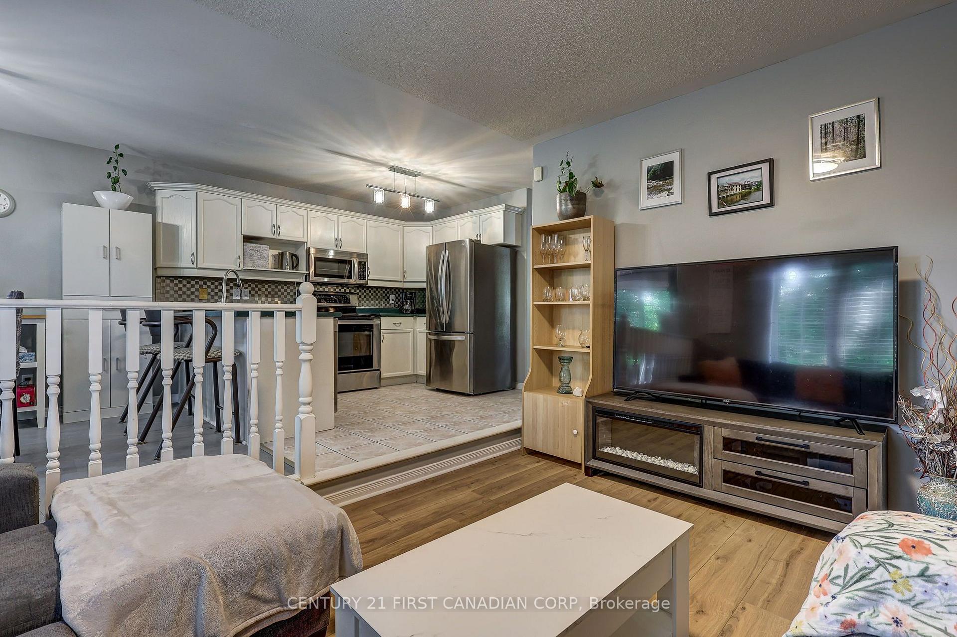 Photo 15 of 114 Meadowridge Road, London, North M — HOMEH