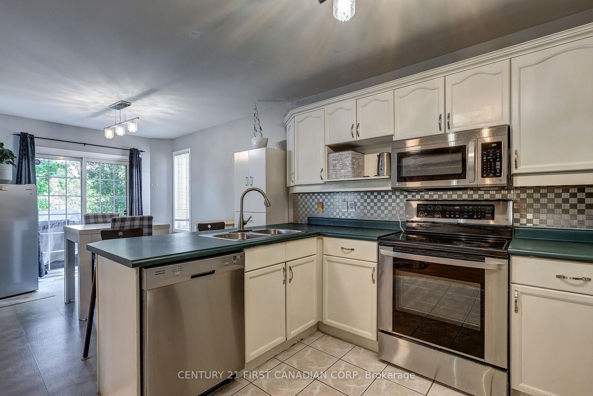 Photo 16 of 114 Meadowridge Road, London, North M — HOMEH