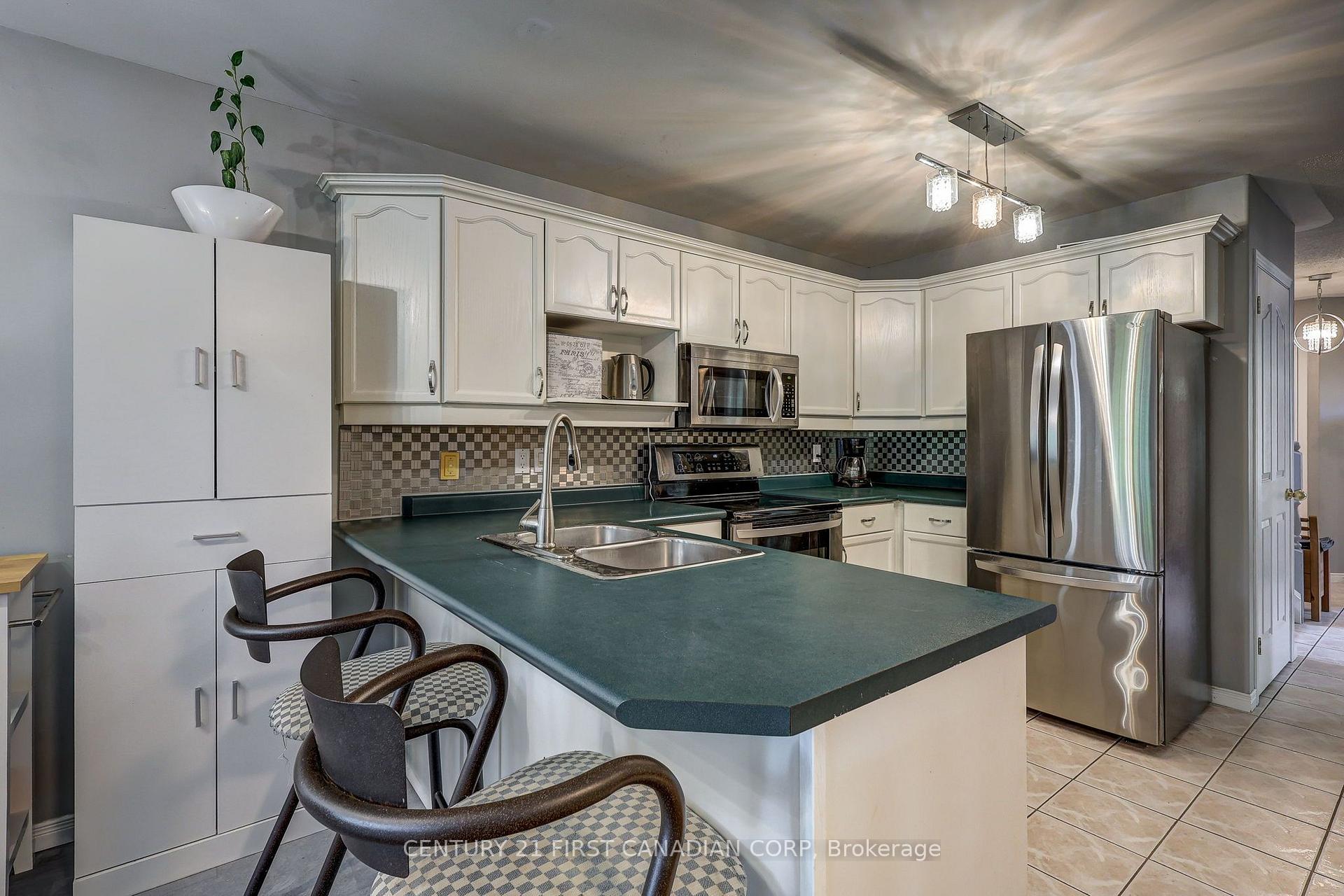 Photo 17 of 114 Meadowridge Road, London, North M — HOMEH
