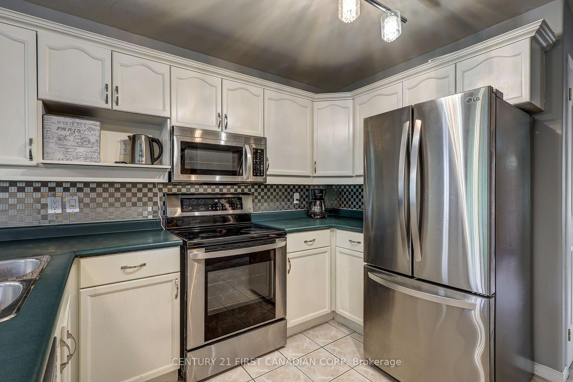 Photo 18 of 114 Meadowridge Road, London, North M — HOMEH