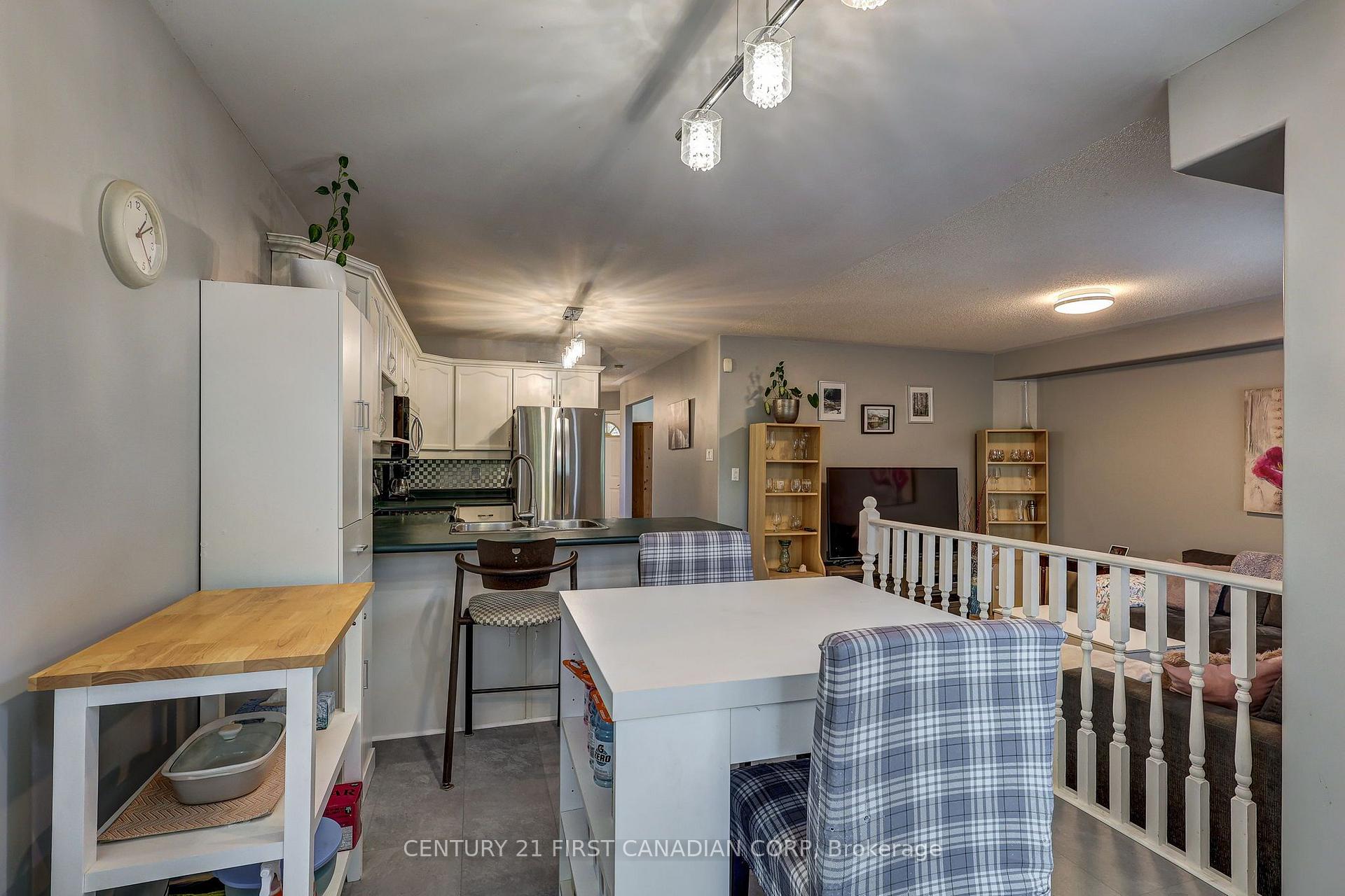 Photo 23 of 114 Meadowridge Road, London, North M — HOMEH